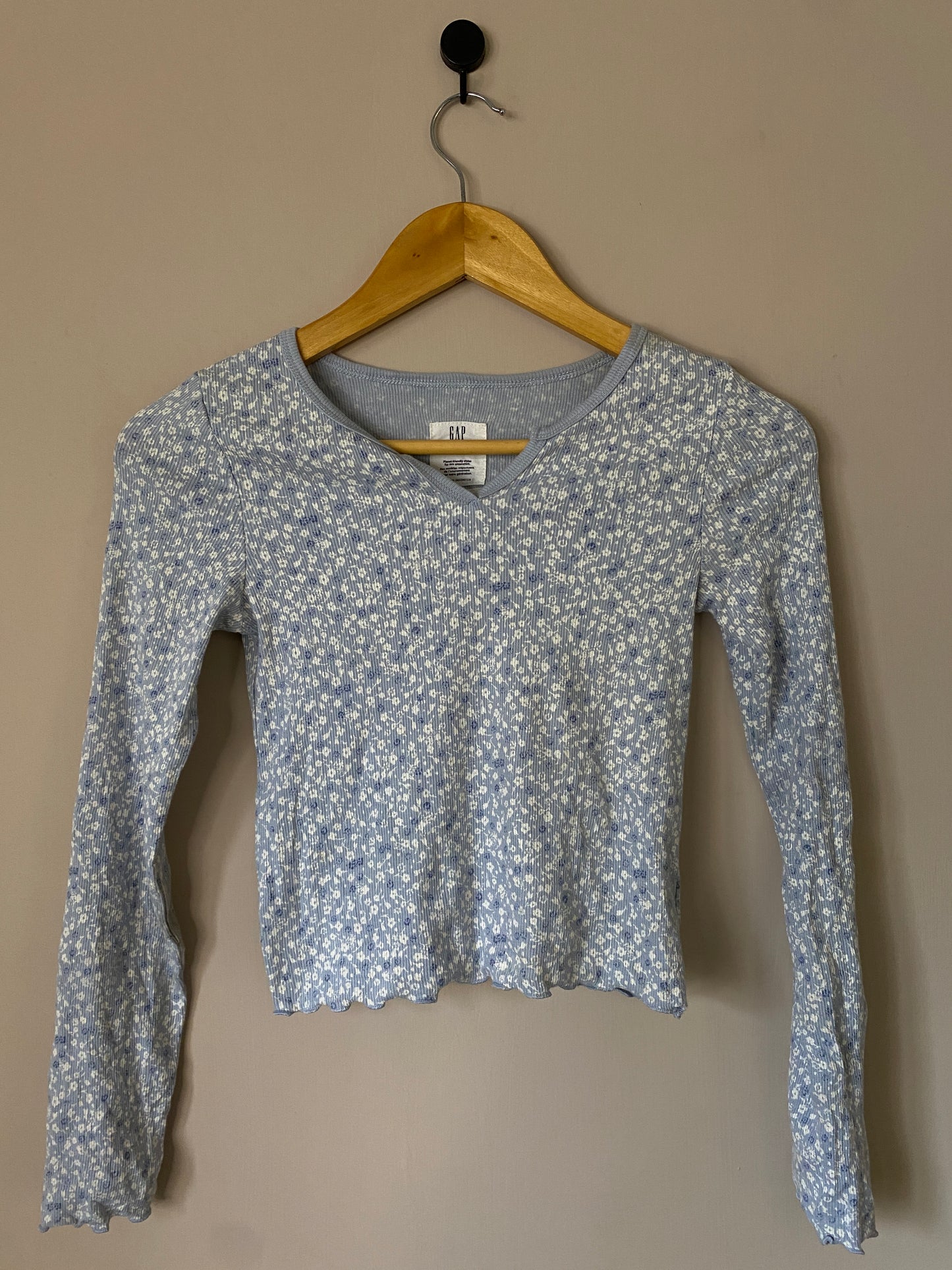 blue-floral-vneck-top-23