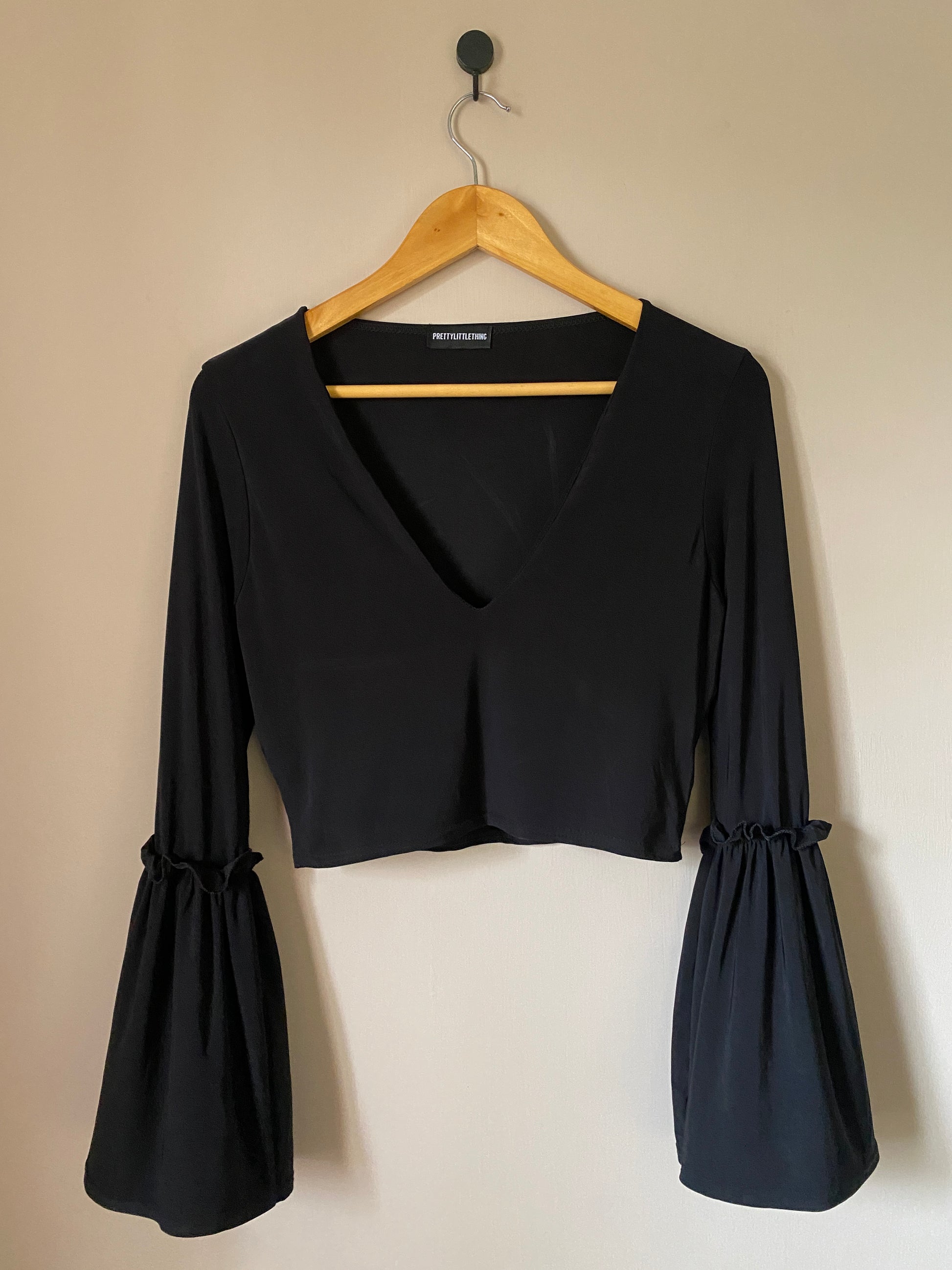 shein-black-ruched-long-sleeve-crop-top