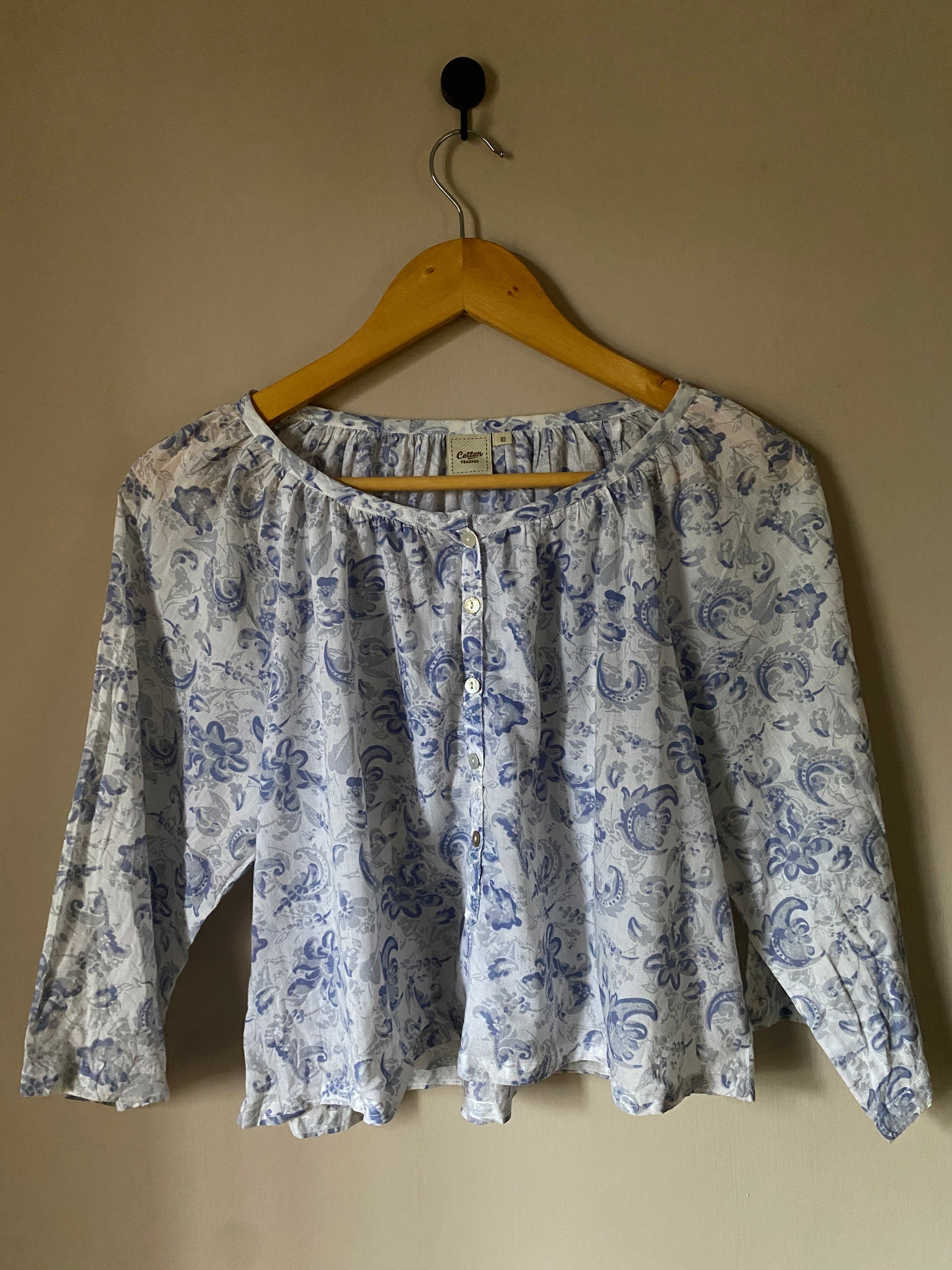 cotton-on-white-and-blue-floral-blouse