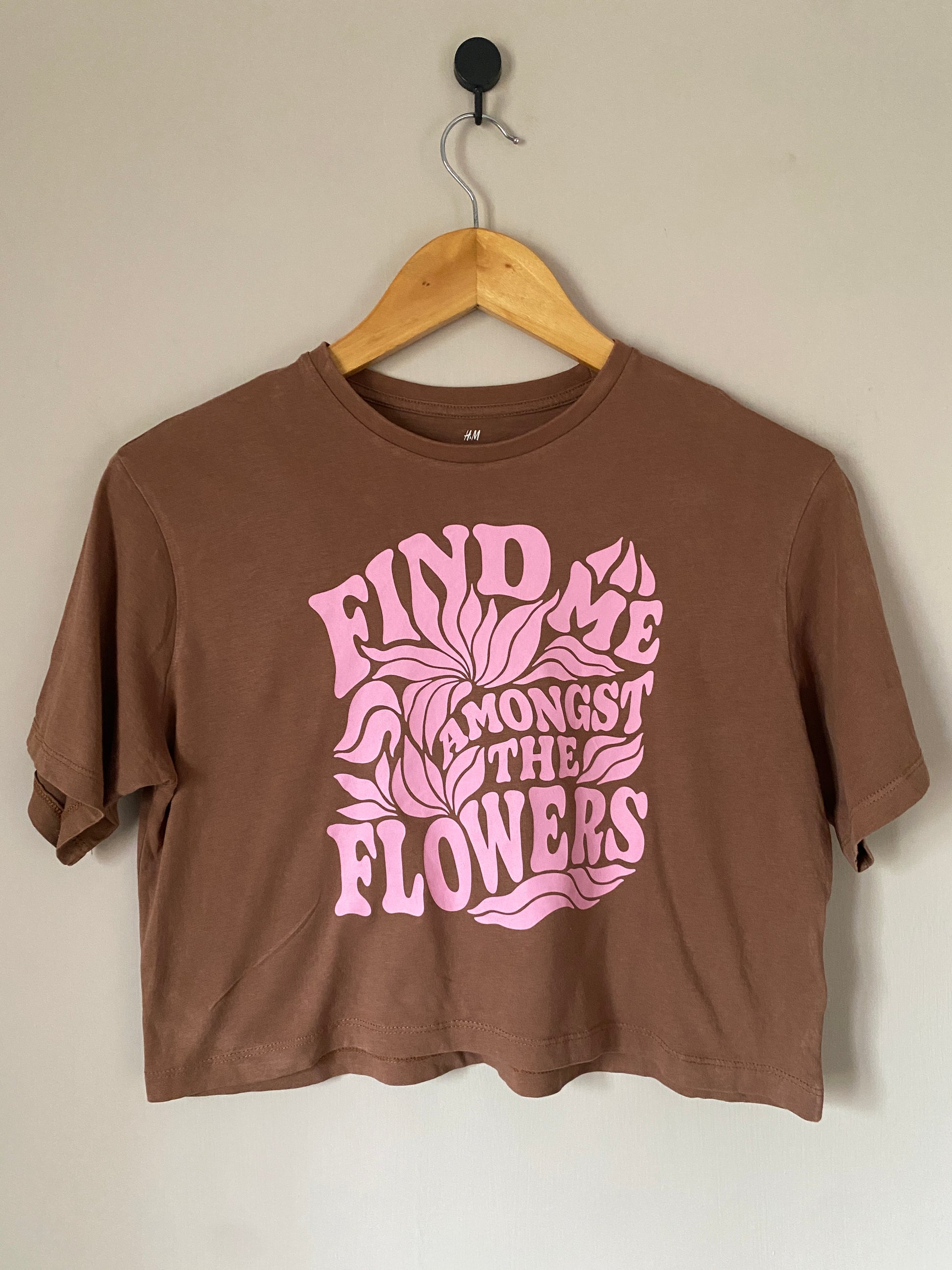 brown-floral-graphic-crop-tee