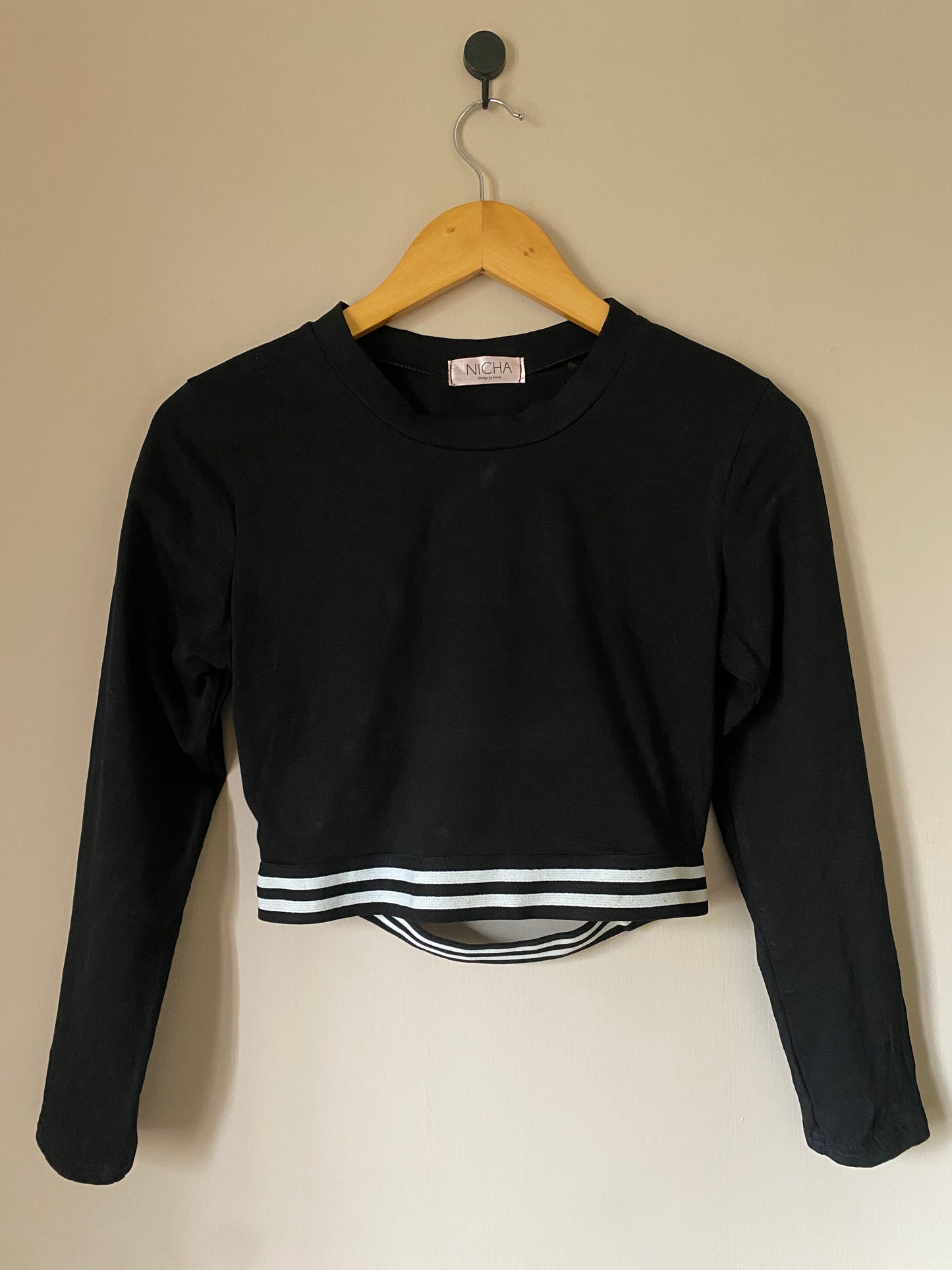 black-striped-hem-crop-top-27