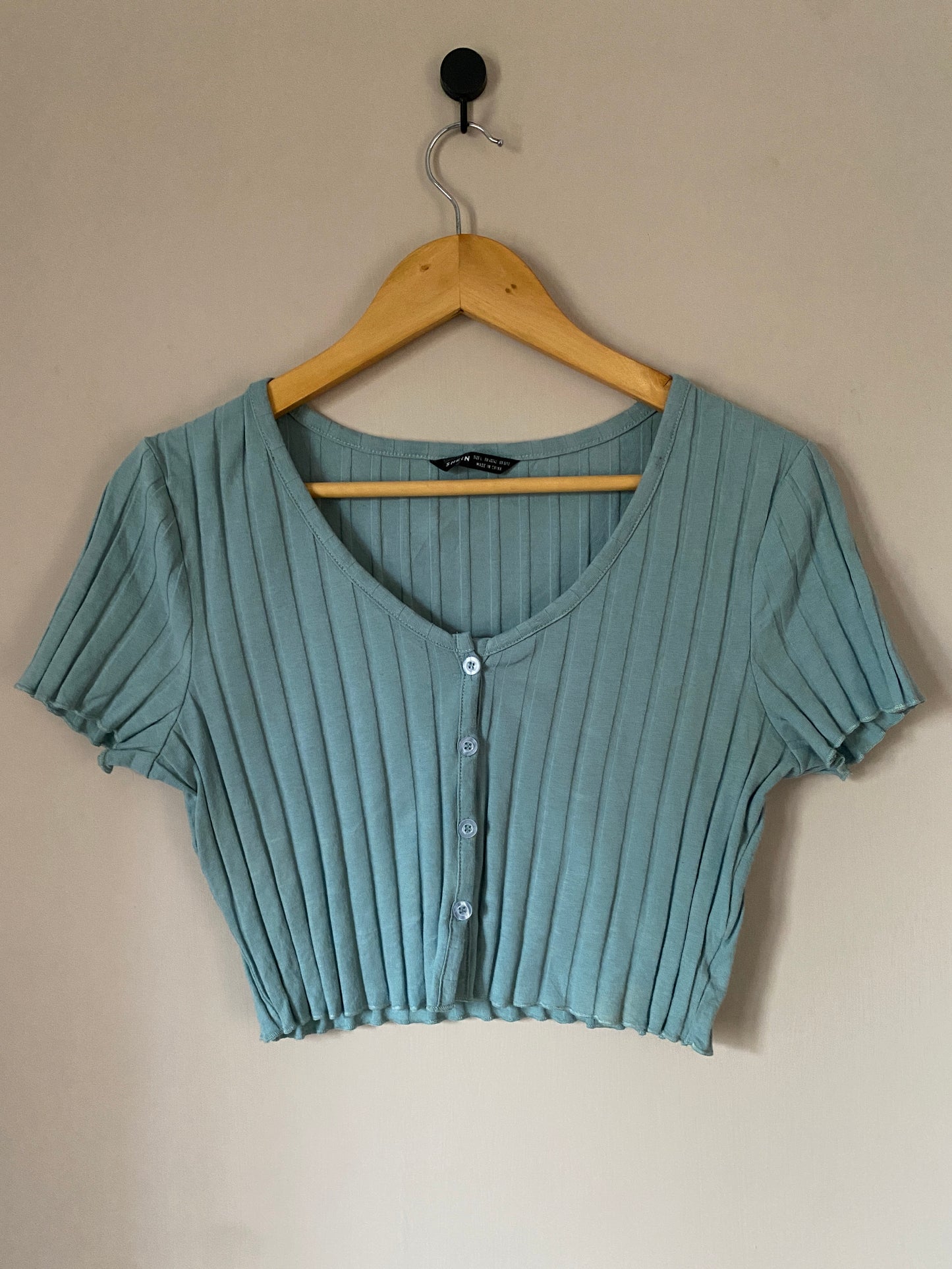 green-ribbed-button-crop-top-26