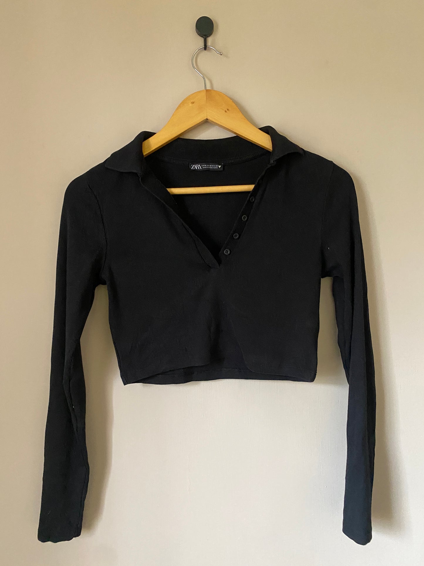 black-collared-crop-top