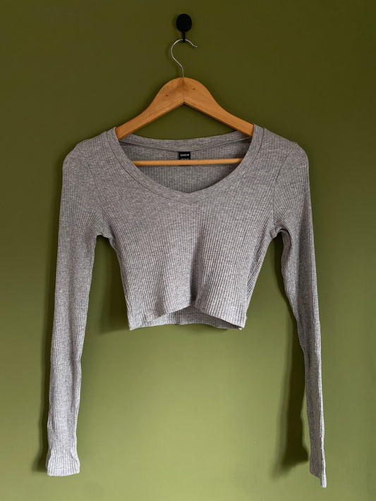 shein-gray-ribbed-v-neck-crop-top