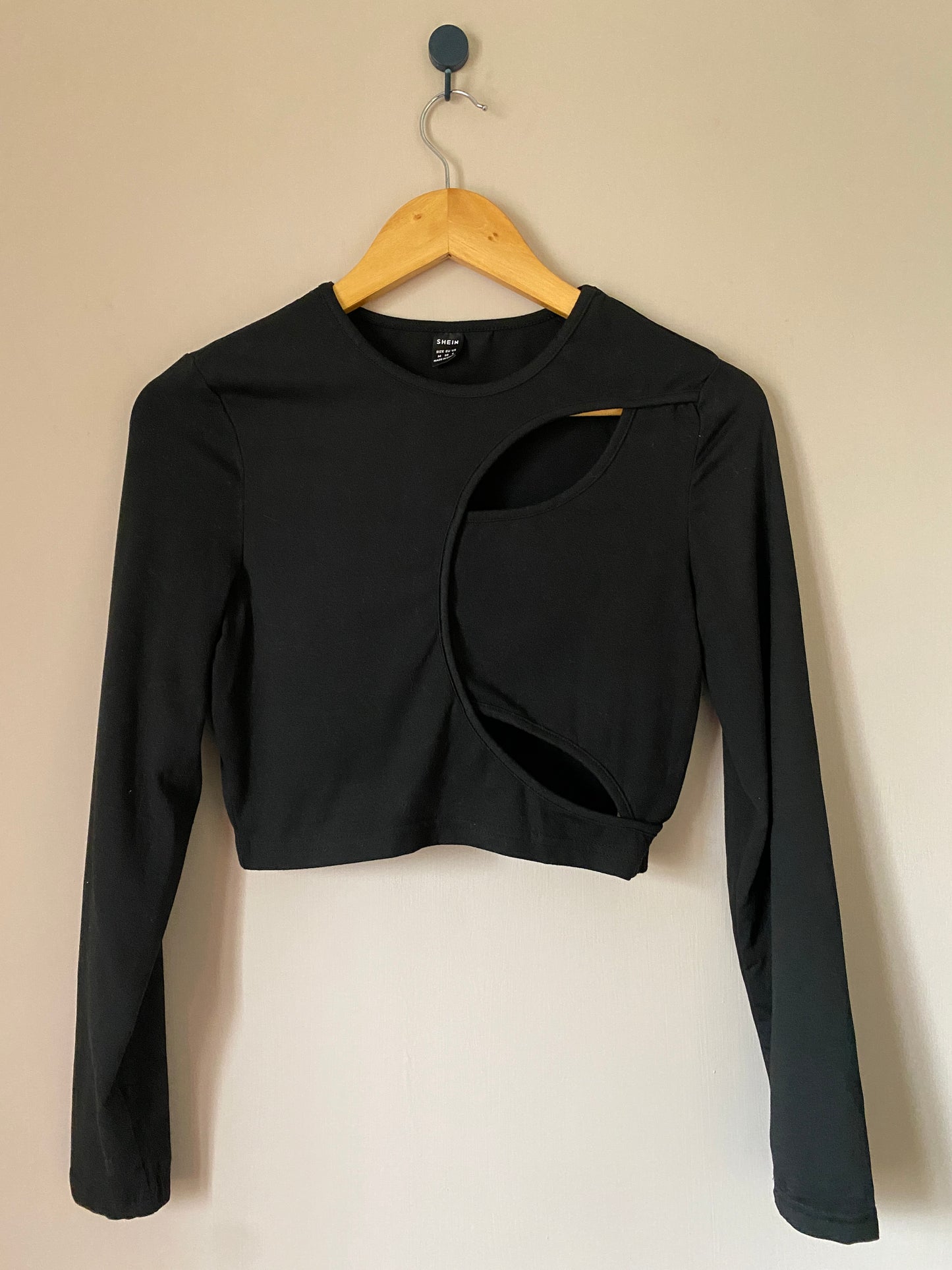 black-twist-front-long-sleeve-crop-top