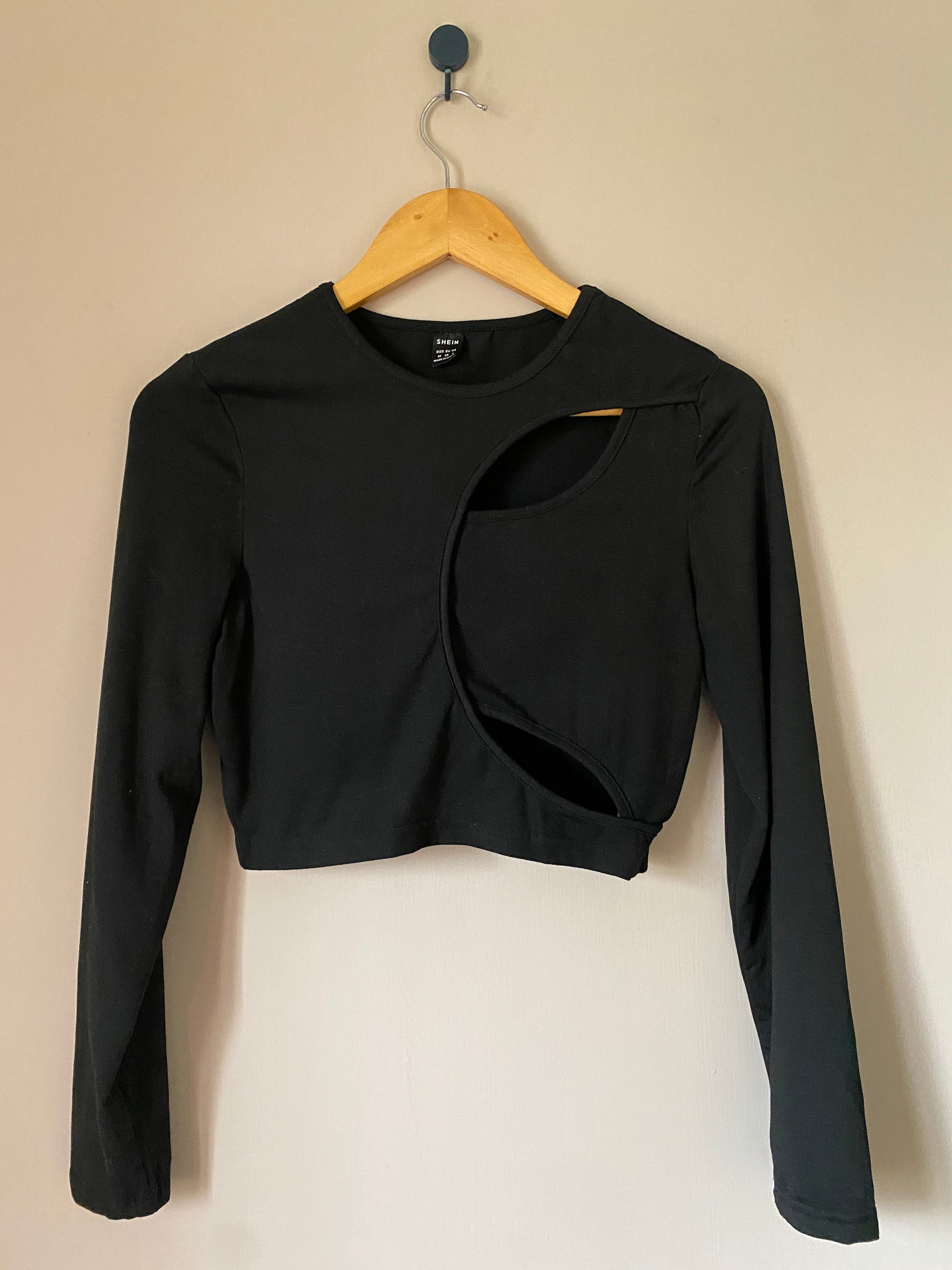 black-twist-front-long-sleeve-crop-top