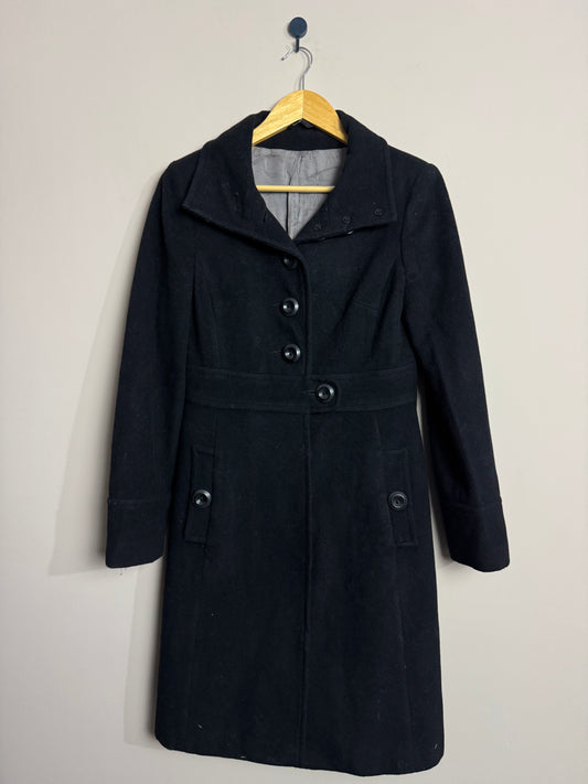 black-buttoned-coat