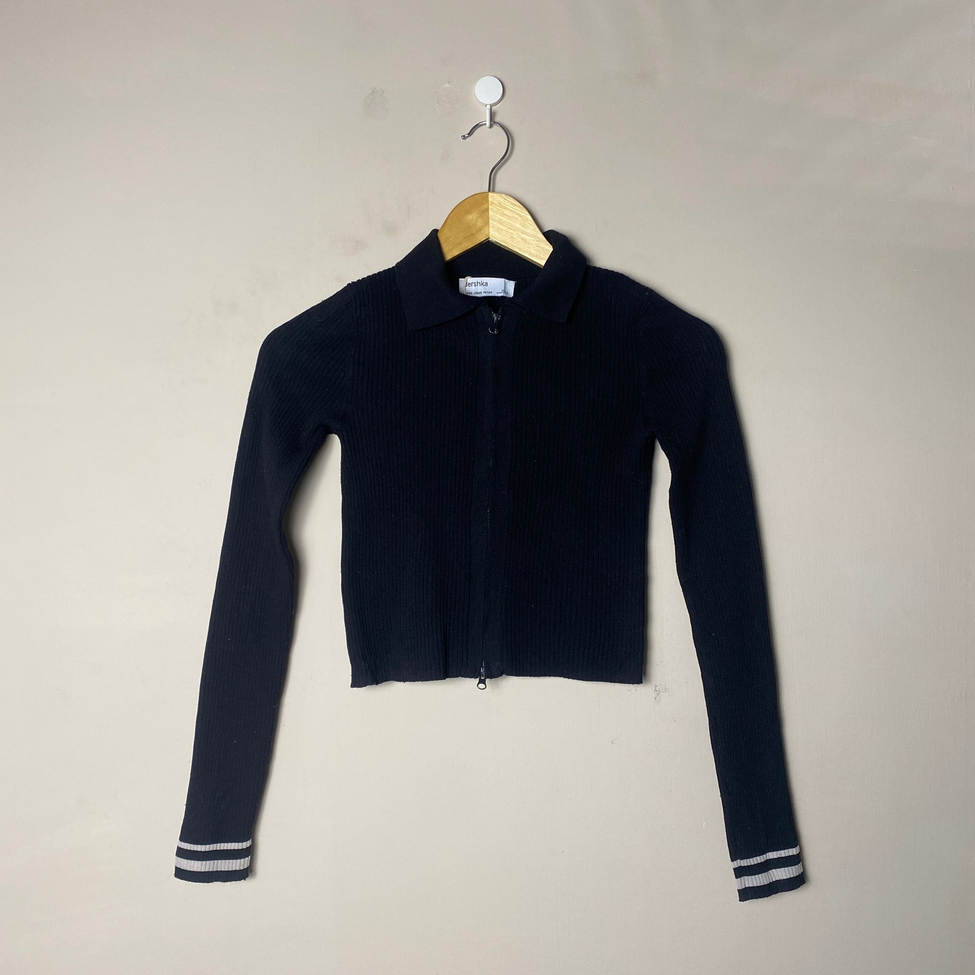 black-zipper-top-093