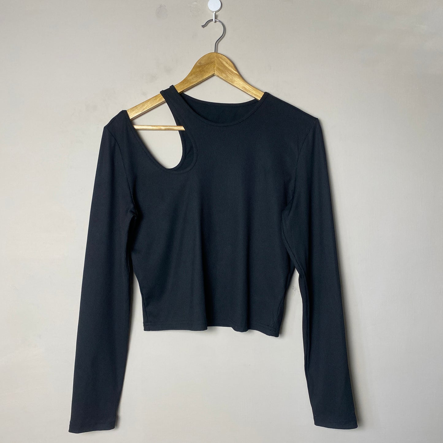 black-onecoldshoulder-top-108