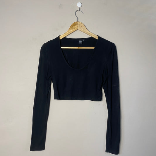 black-basic-longsleeve-croptop-176