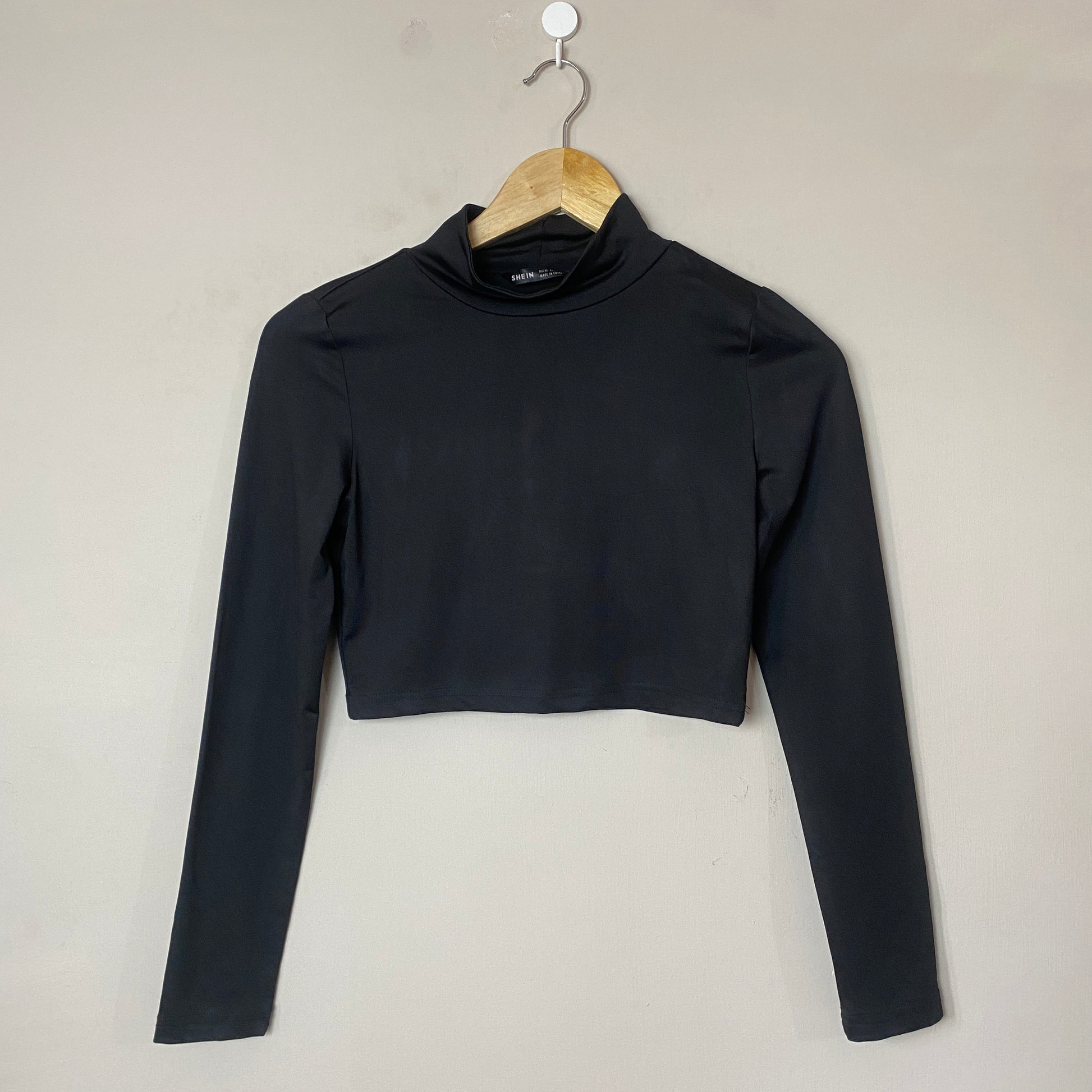black-mockneck-longsleeve-croptop-183