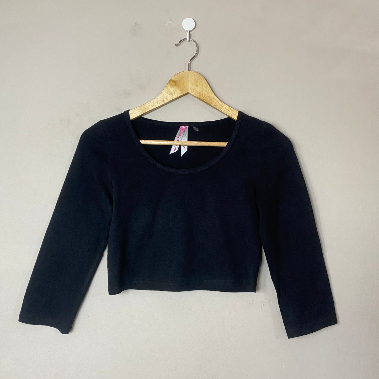 black-plain-longsleeve-croptop-179