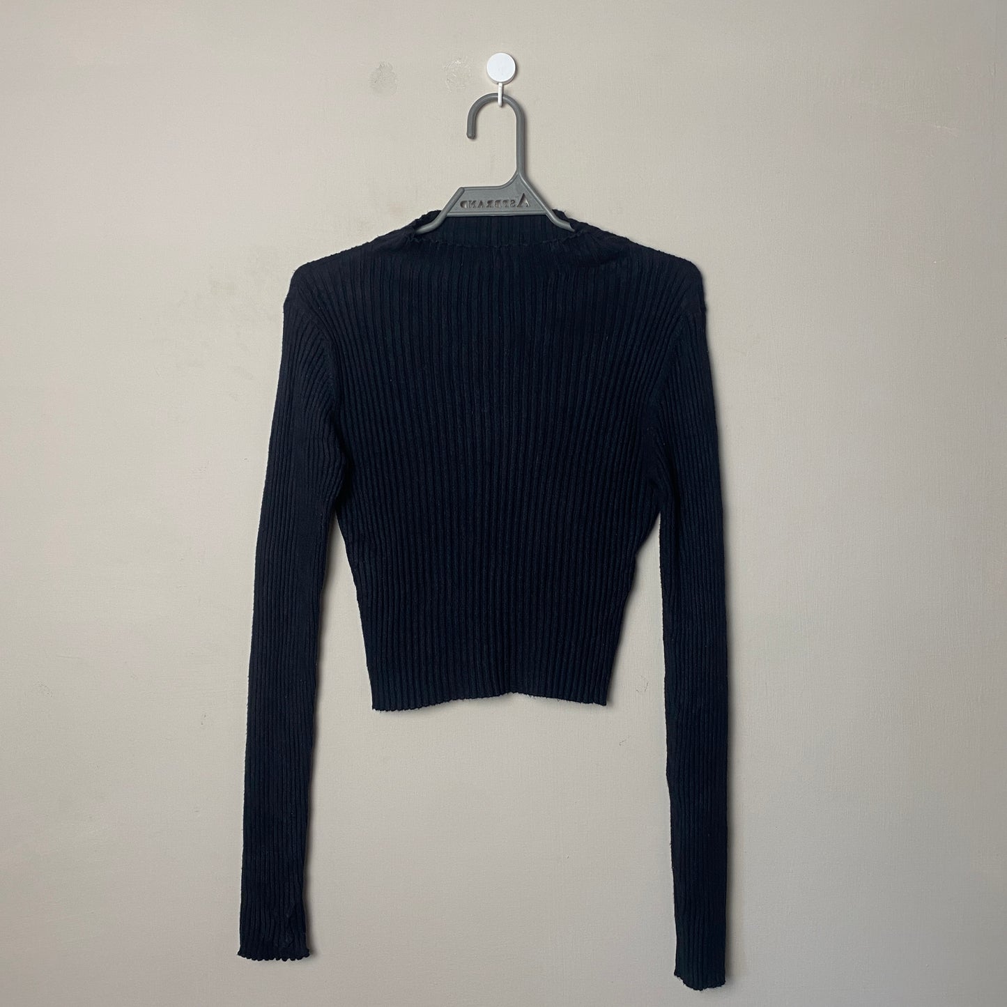 black-ribbed-fitted-top-118