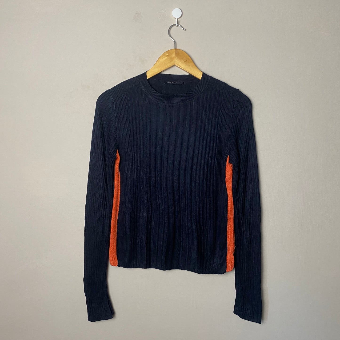 black-orange-panel-ribbed-top-119