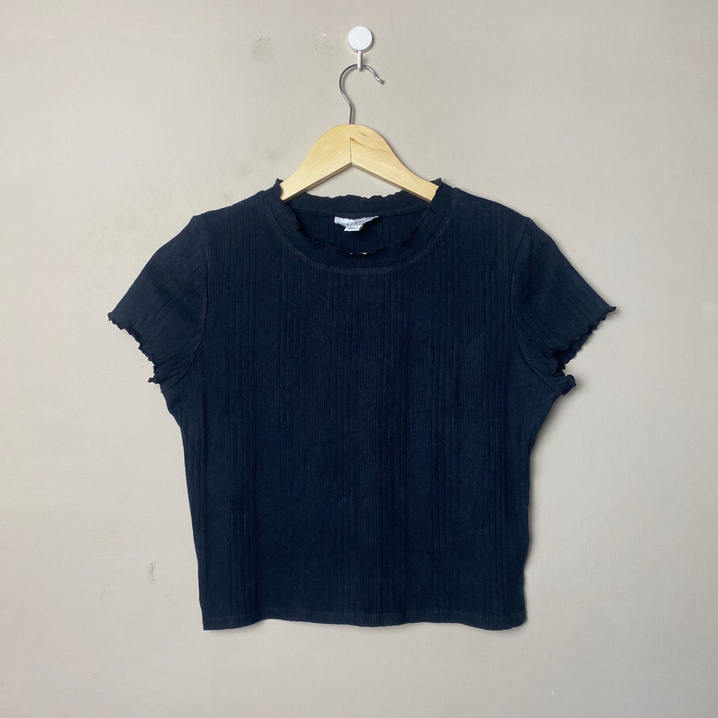 black-lettuce-trim-ribbed-top-120