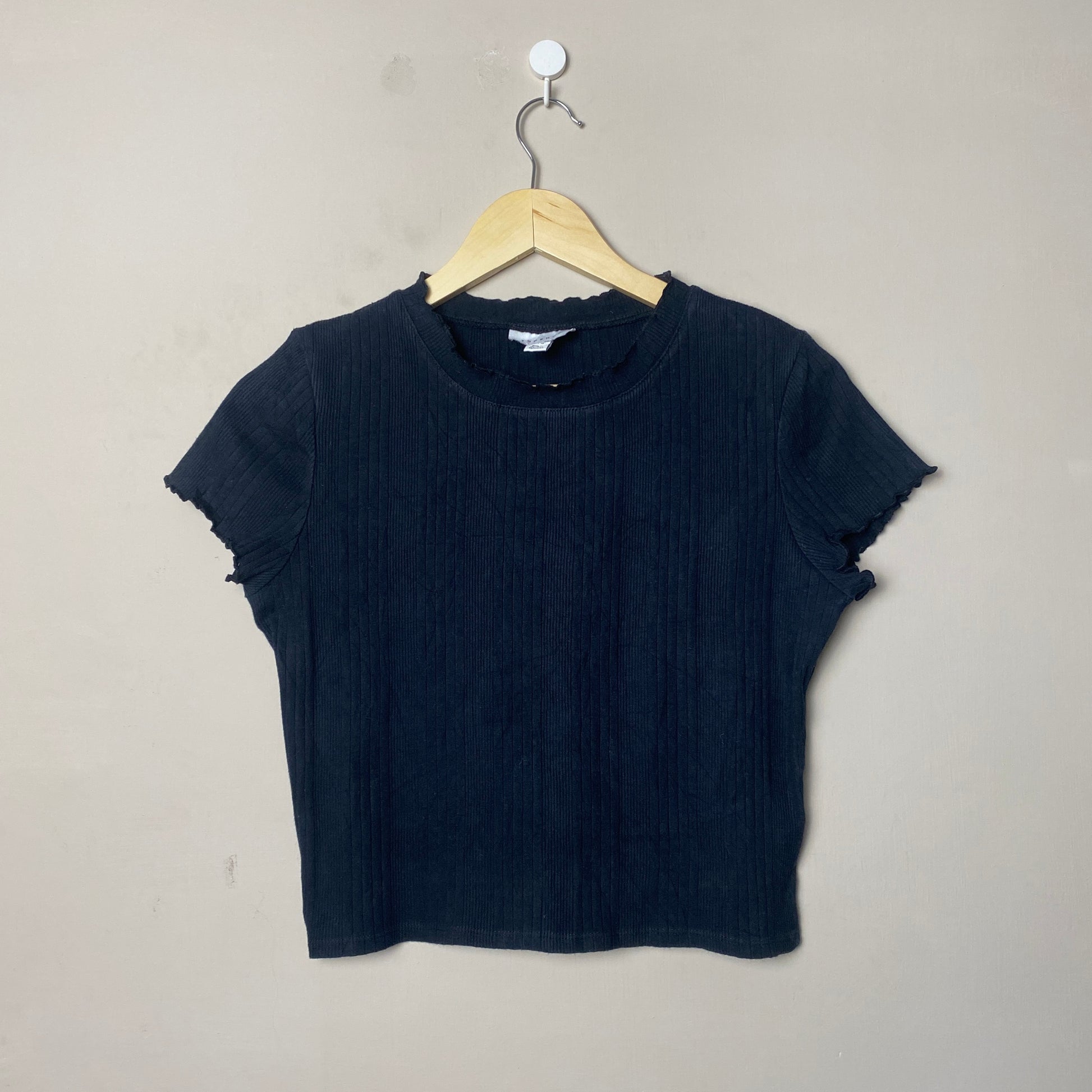 black-lettuce-trim-ribbed-top-120