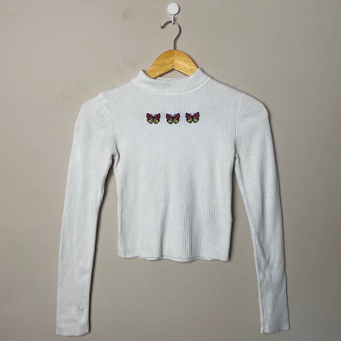 white-butterfly-ribbed-top-114