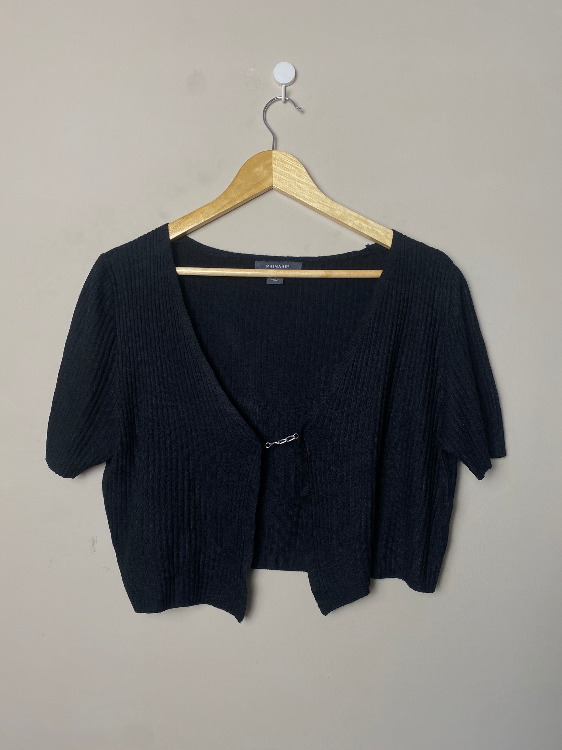 black-ribbed-front-clip-top-122