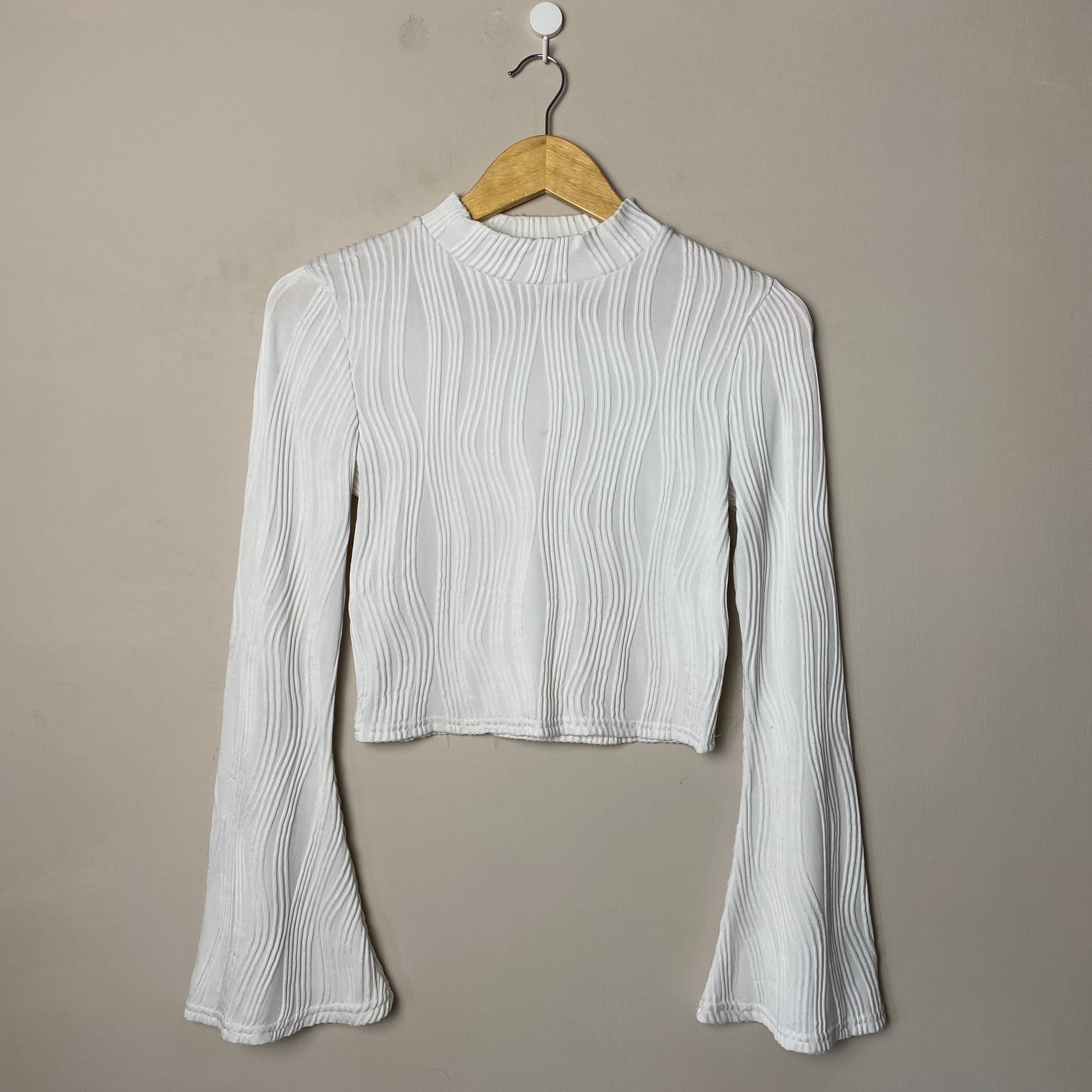 white-wavy-texture-top-140