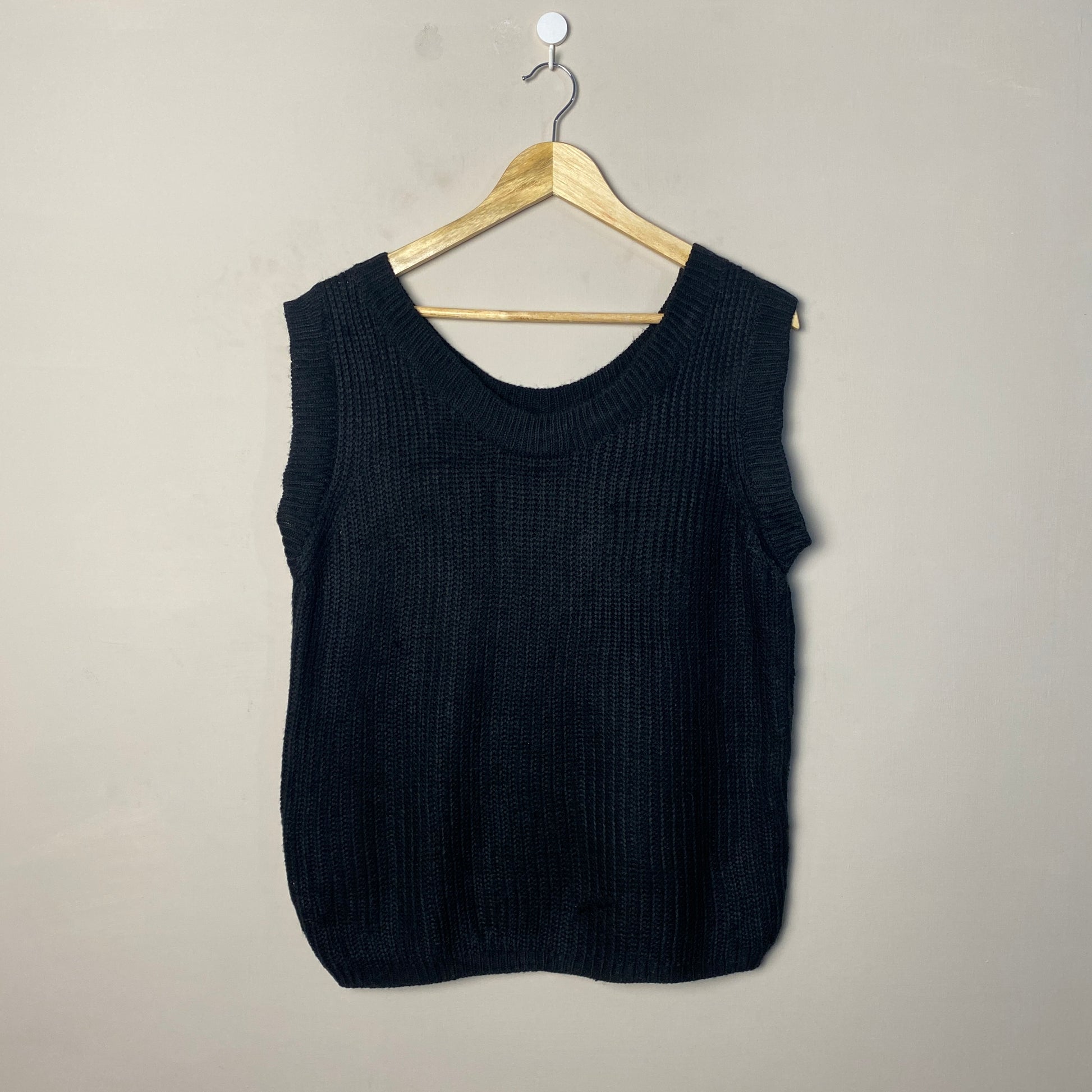 black-knit-sleeveless-croptop-197