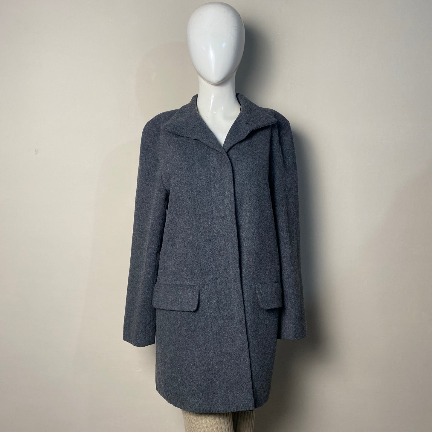 grey-minimalist-long-coat-063