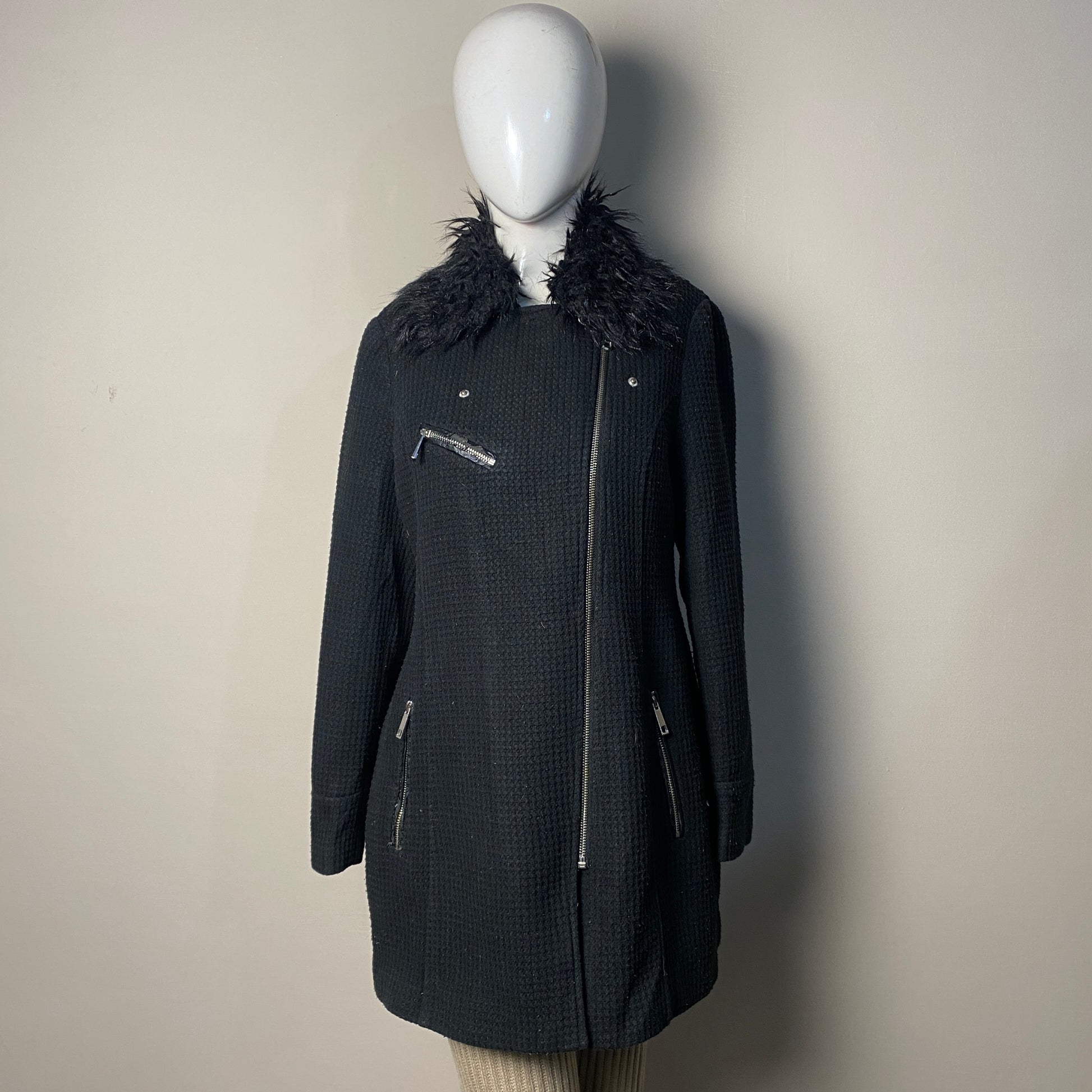 black-faux-fur-collar-zipper-long-coat-056