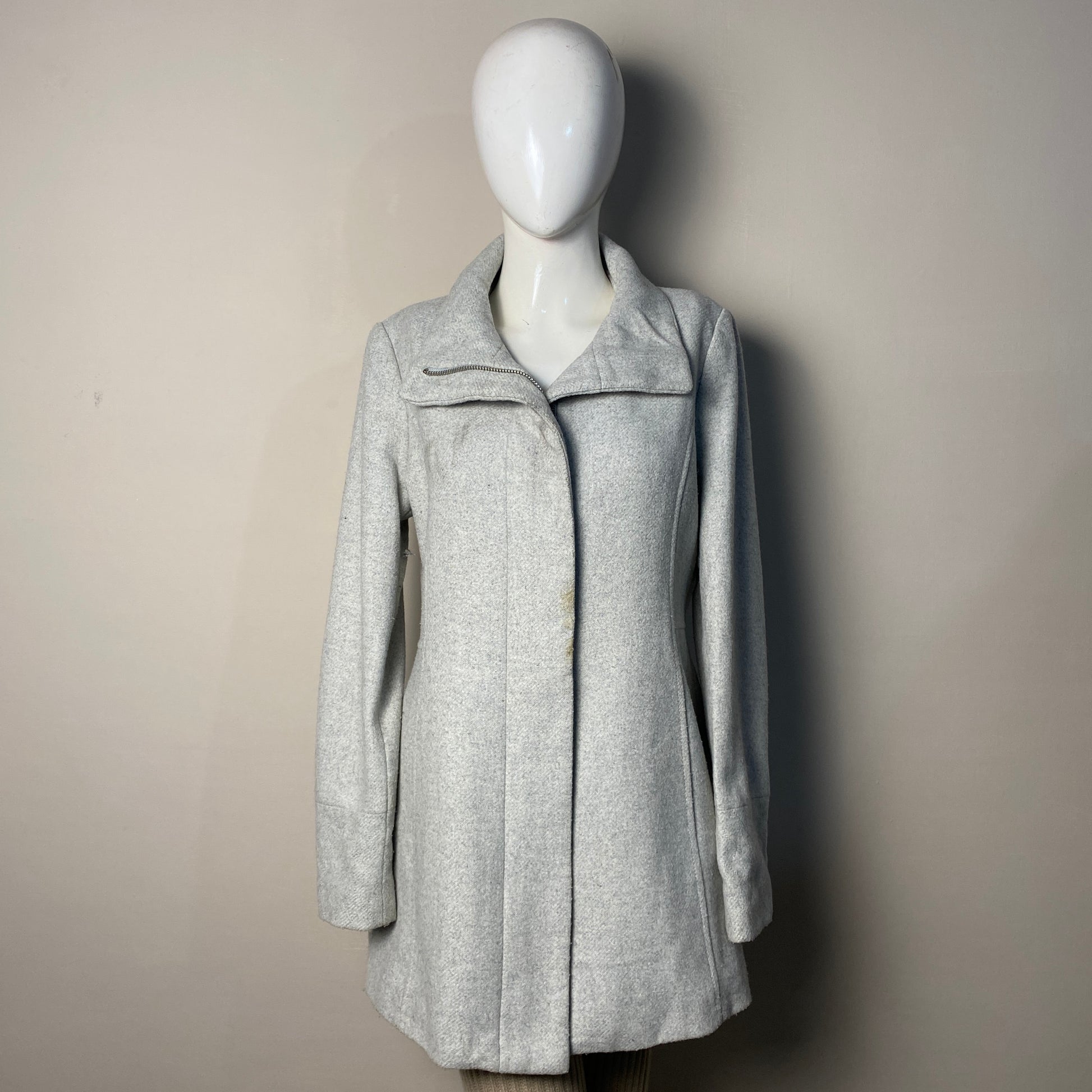 light-grey-minimalist-coat-074