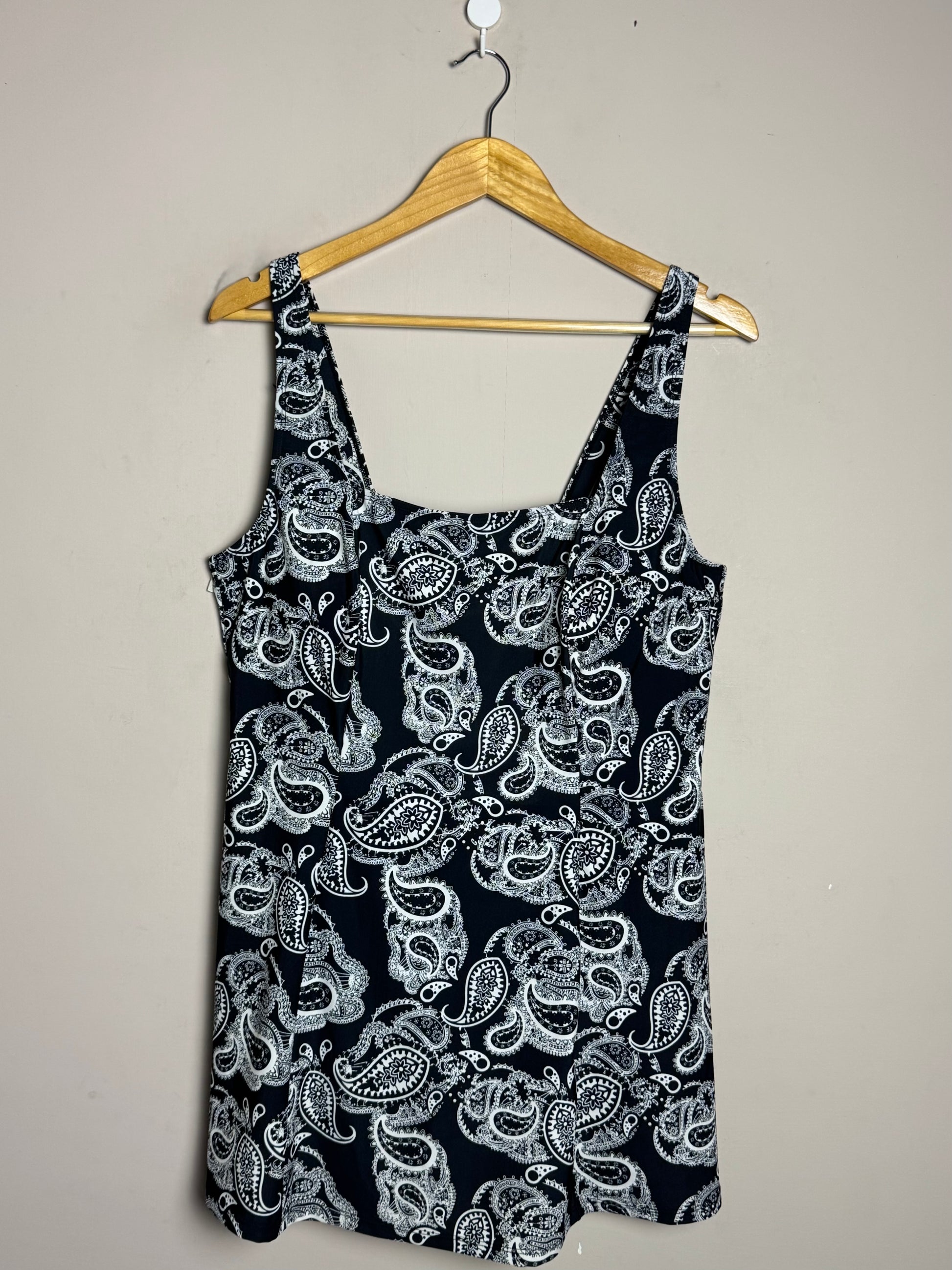 black-white-paisley-sleeveless-dress-4