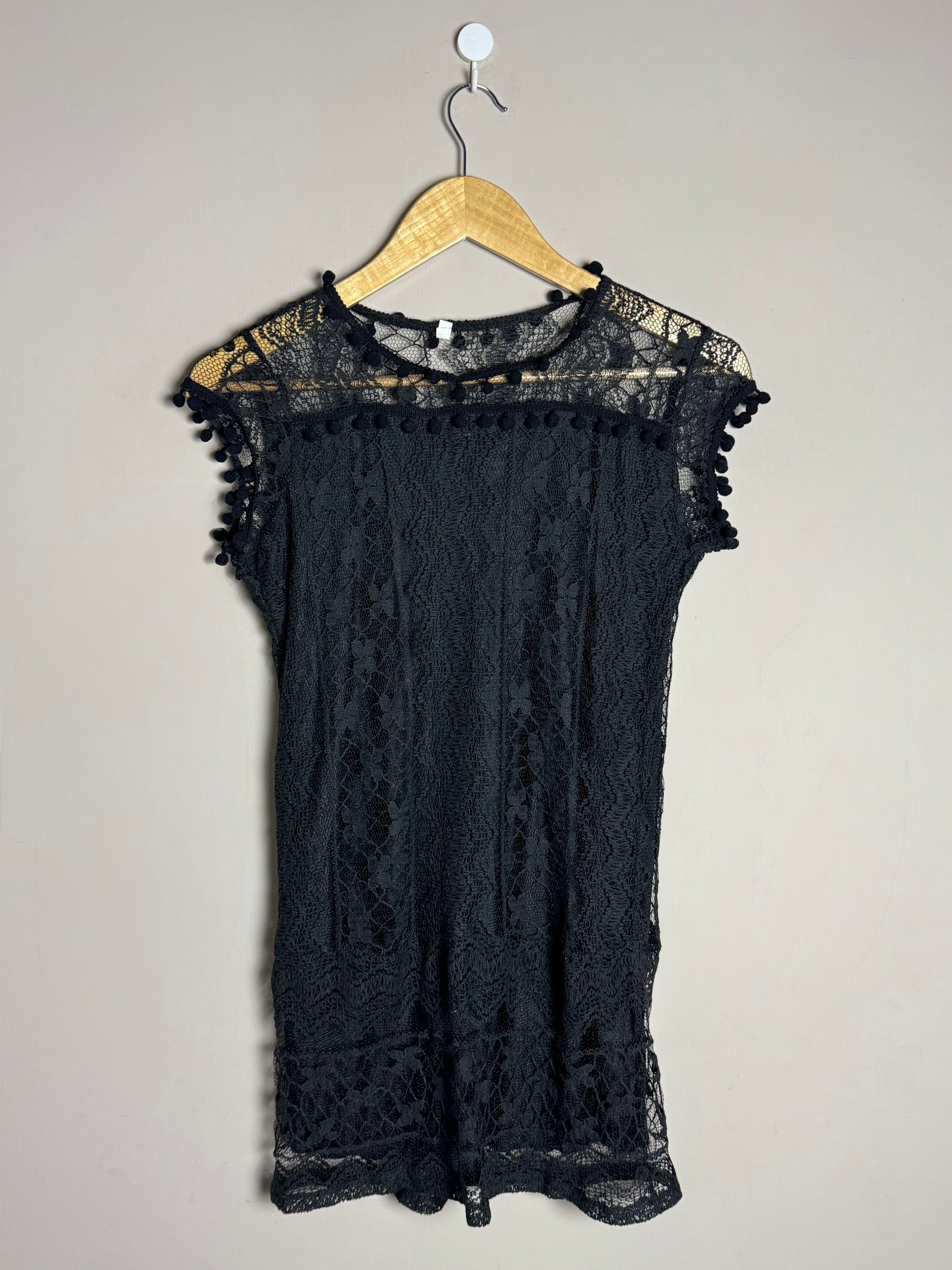 black-lace-pom-trim-top-9