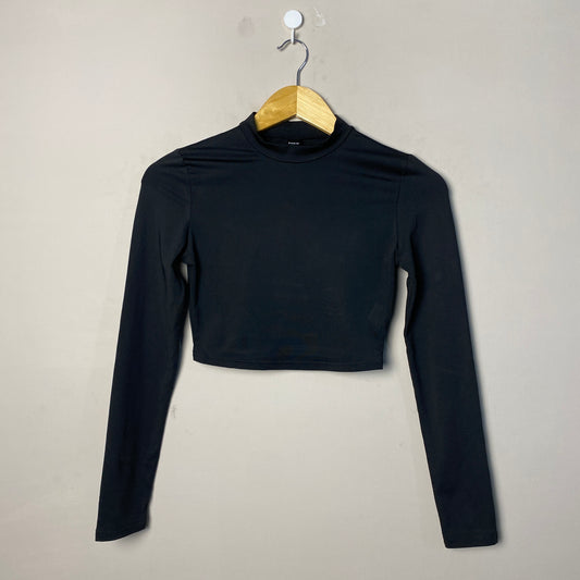 sleek-black-long-sleeve-crop-top-198