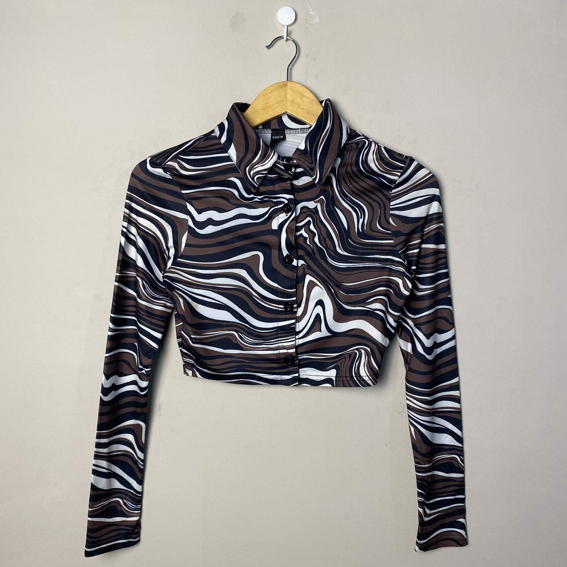 brown-black-swirl-print-buttoned-crop-top-203