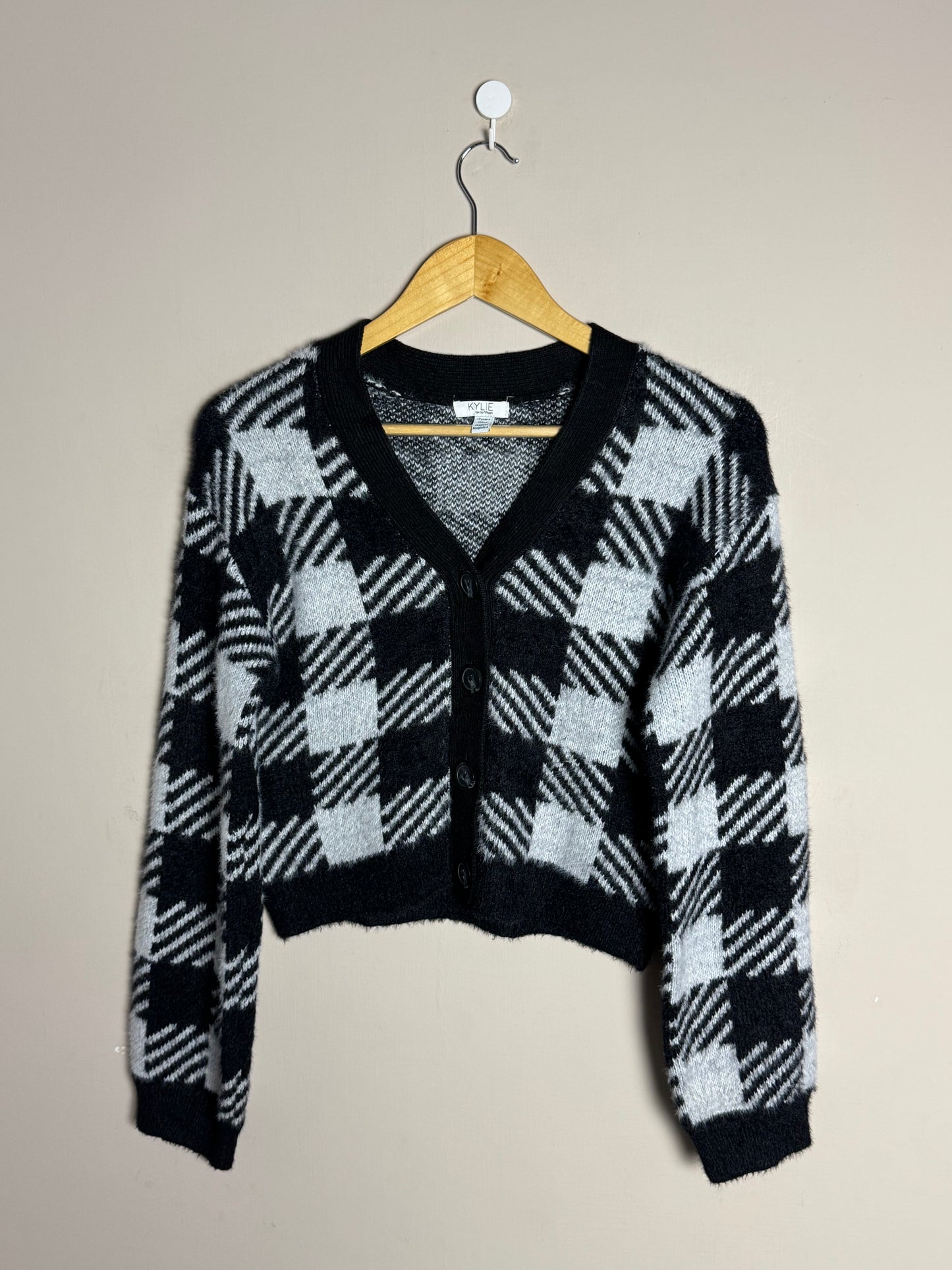 black-grey-checkered-cropped-cardigan-82