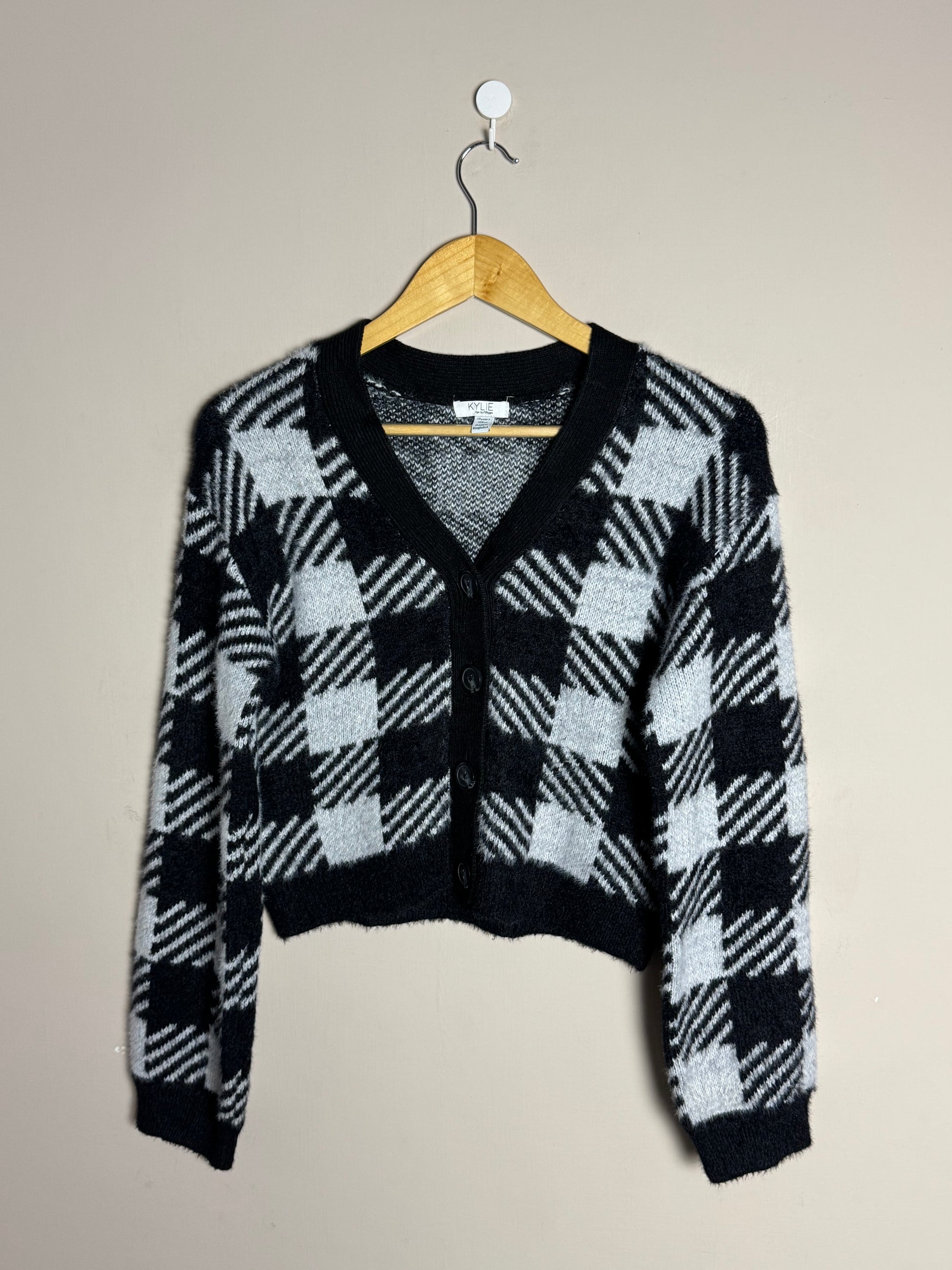 black-grey-checkered-cropped-cardigan-82