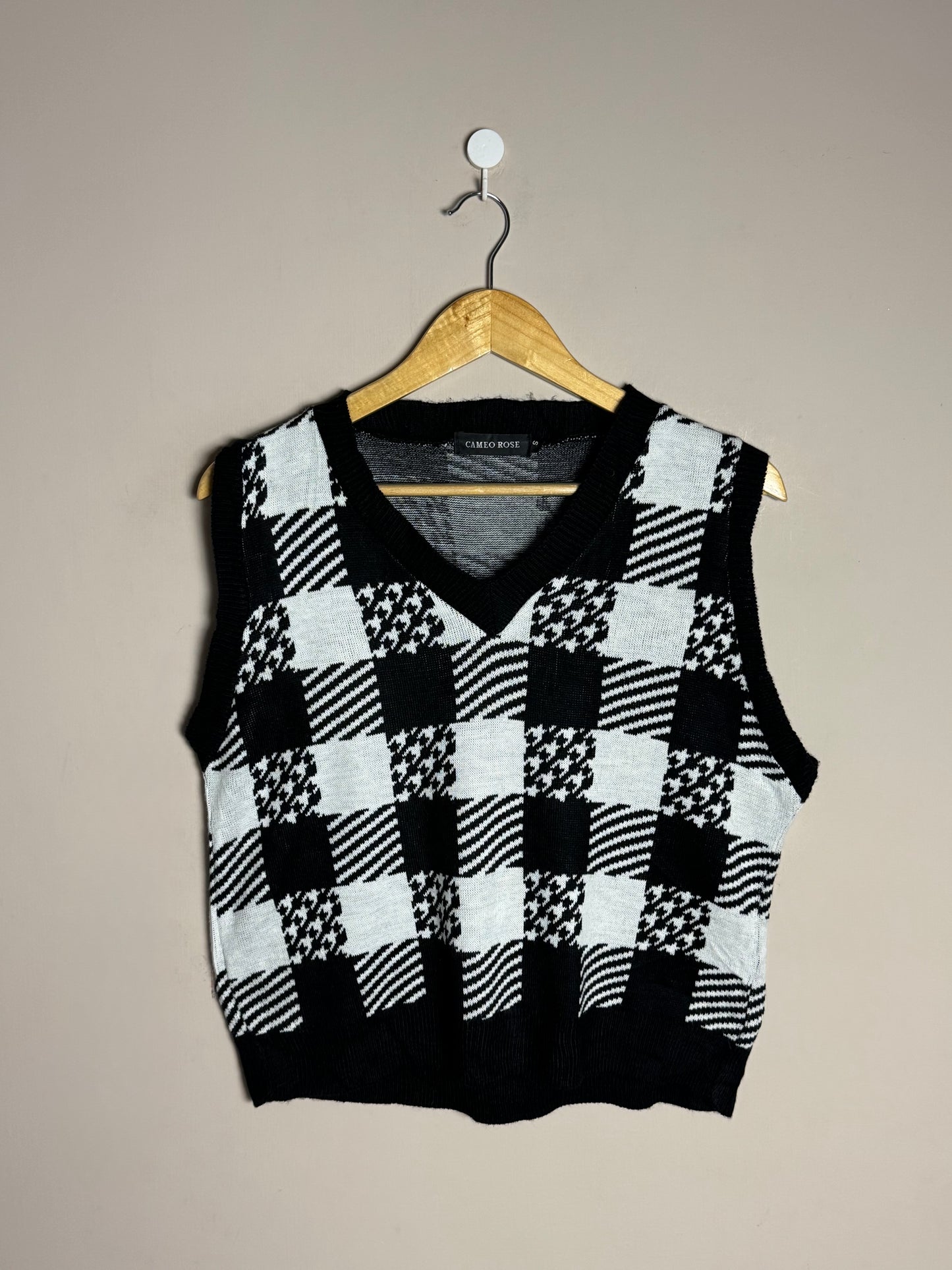 black-white-checkered-knit-vest-small-19-17-15