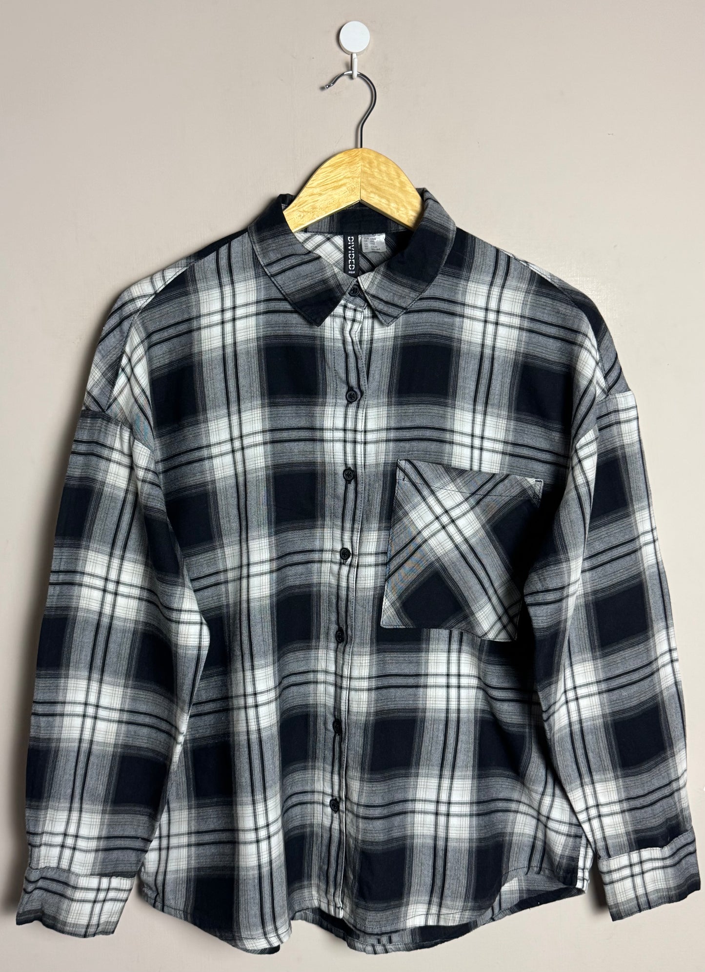 black-white-plaid-flannel-shirt-169
