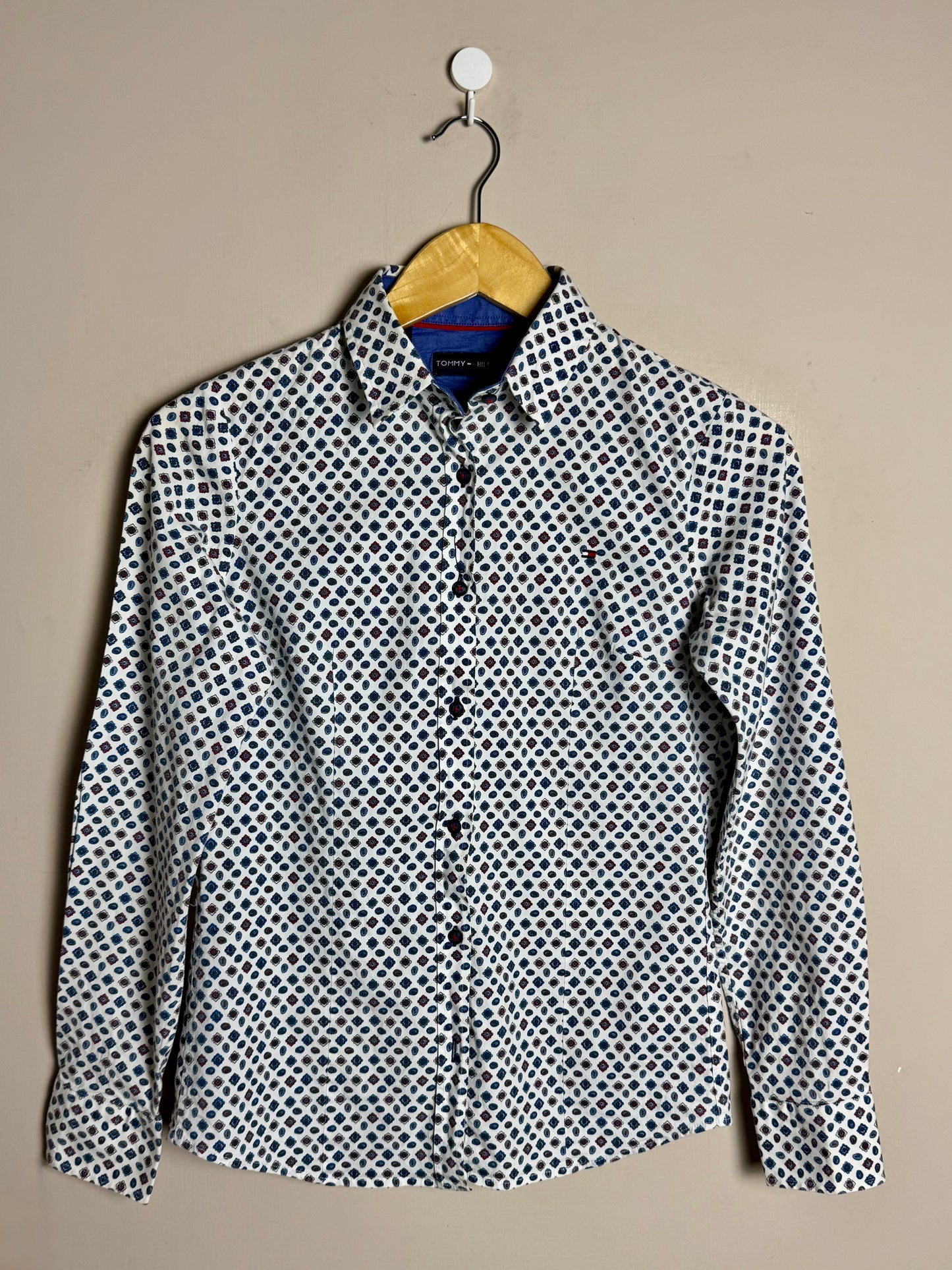 white-blue-dot-pattern-shirt-159