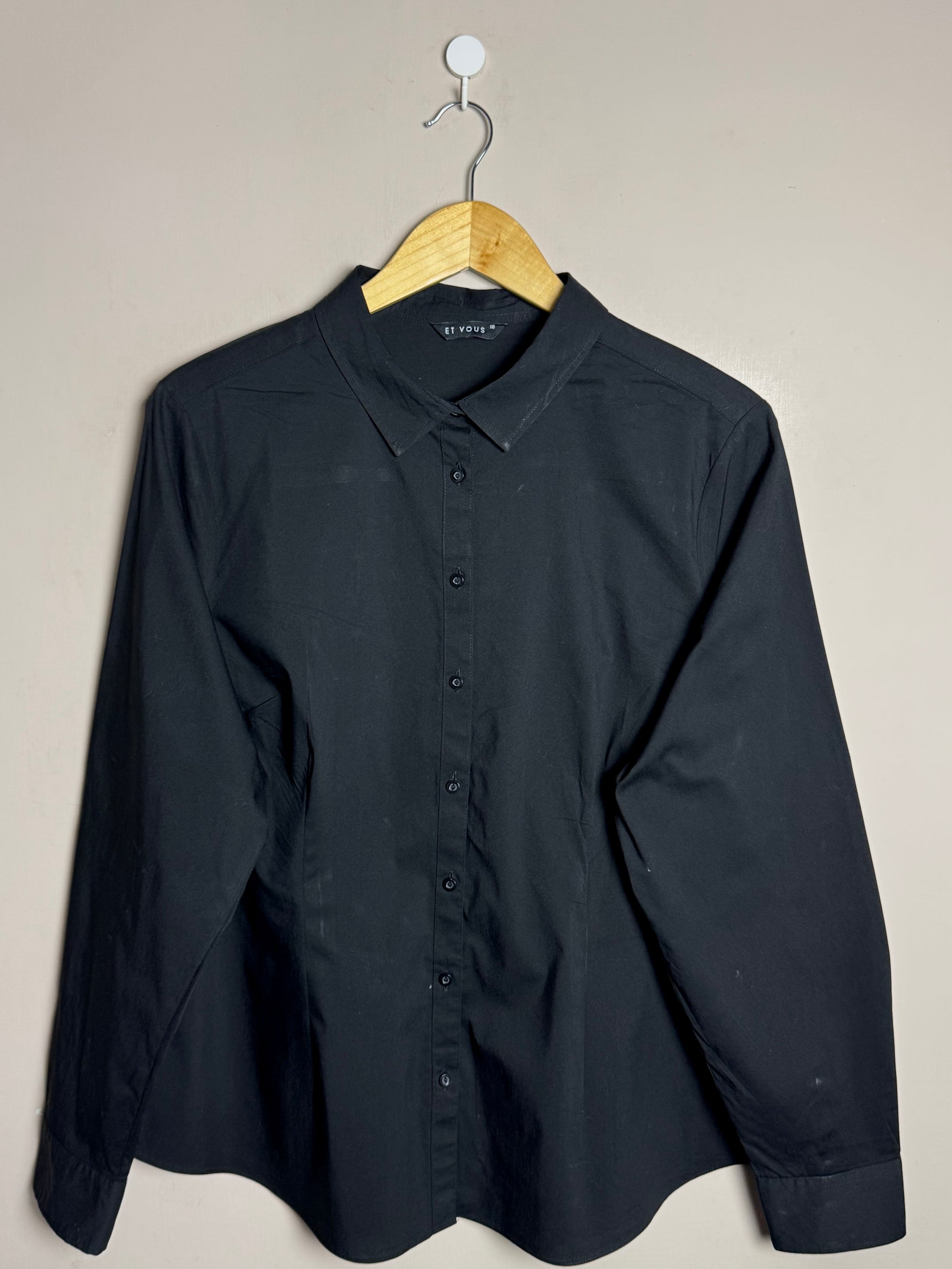medium-black-shirt-l25-c17-180