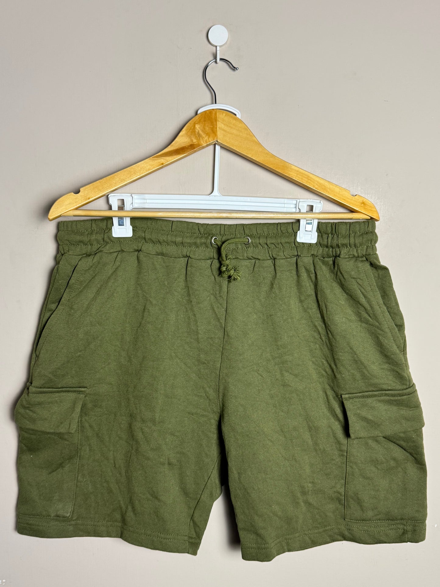 olive-green-cargo-shorts-37