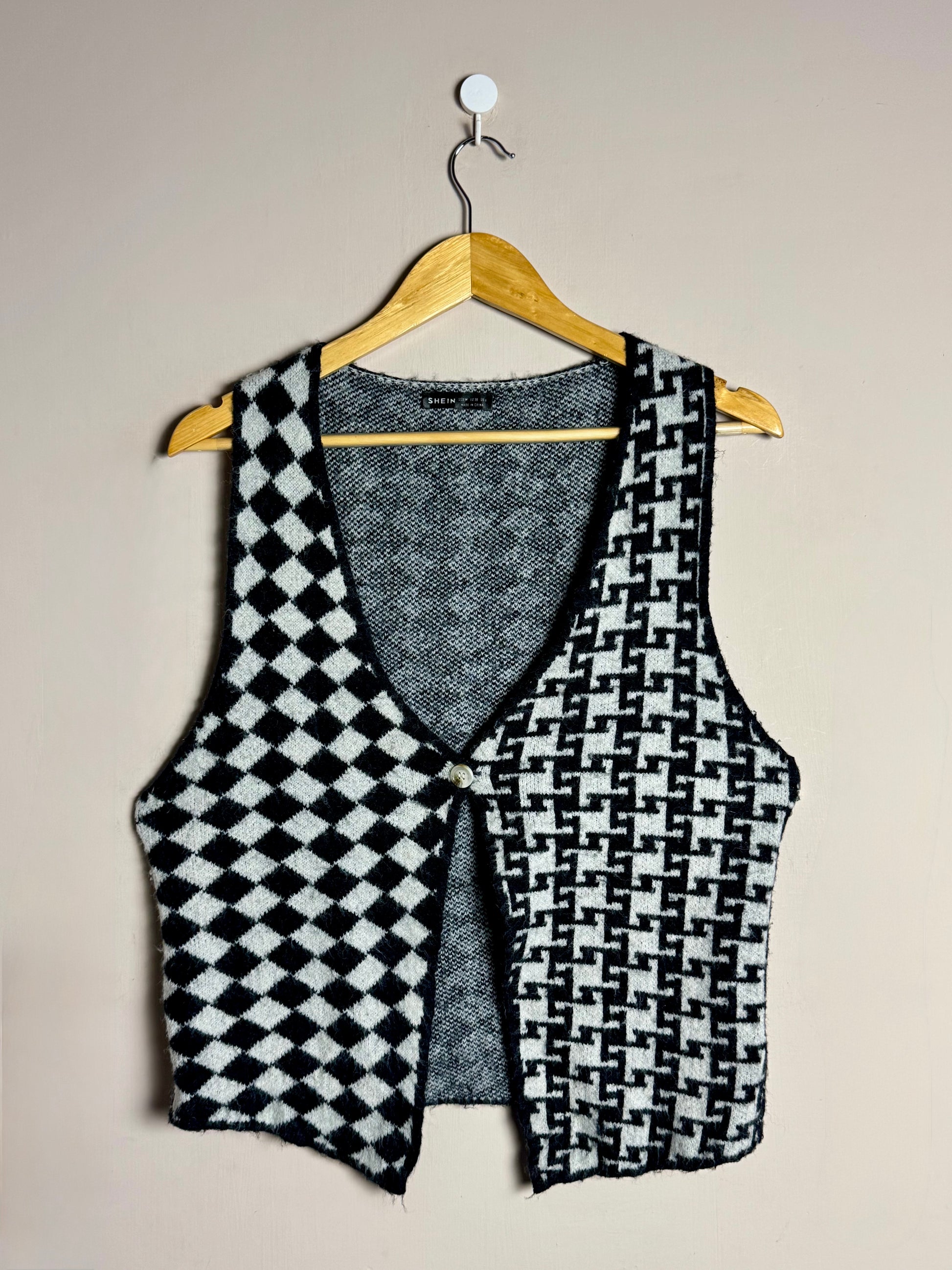 black-white-mixedpattern-vest-74