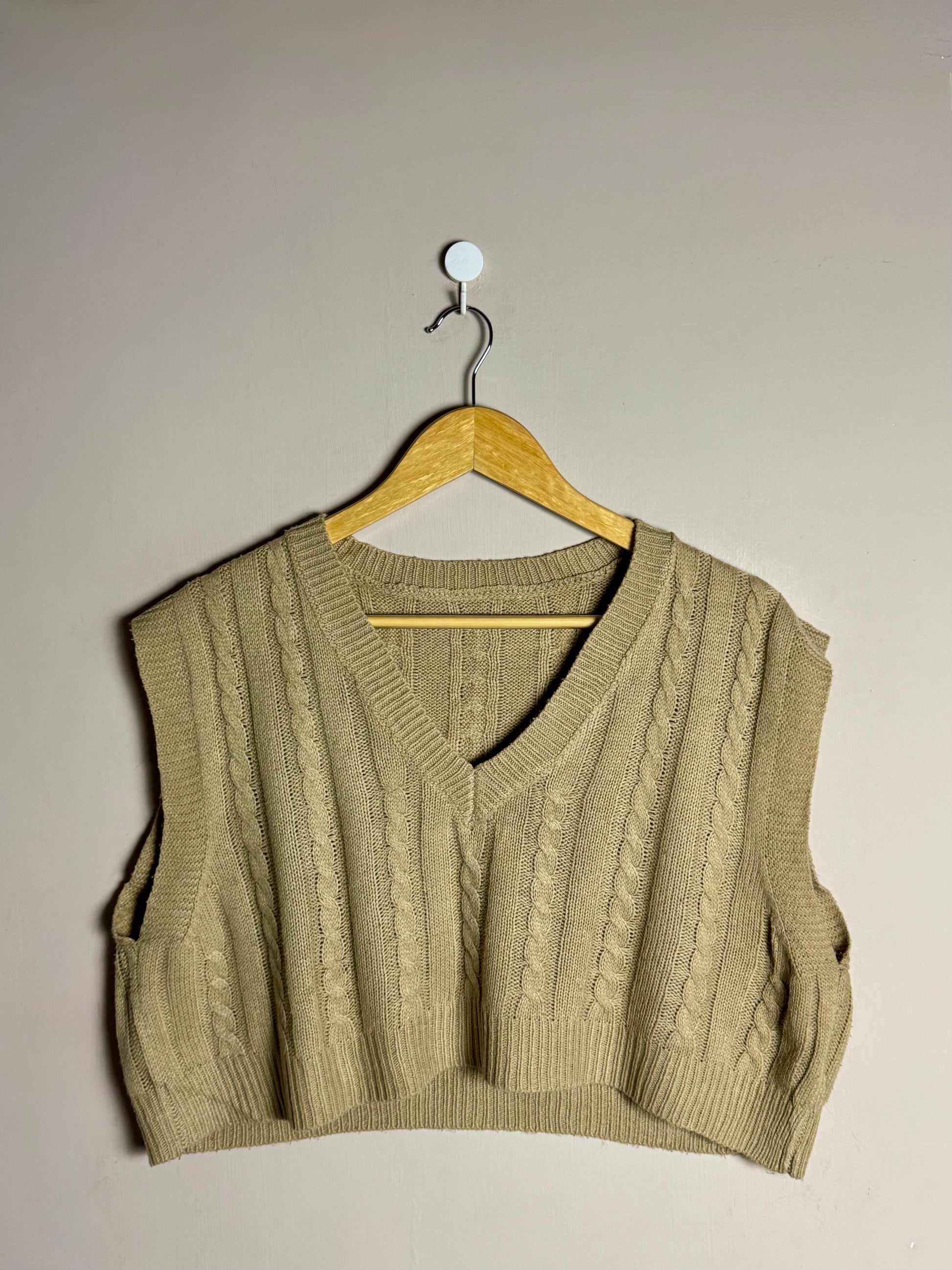 beige-cableknit-crop-vest-82