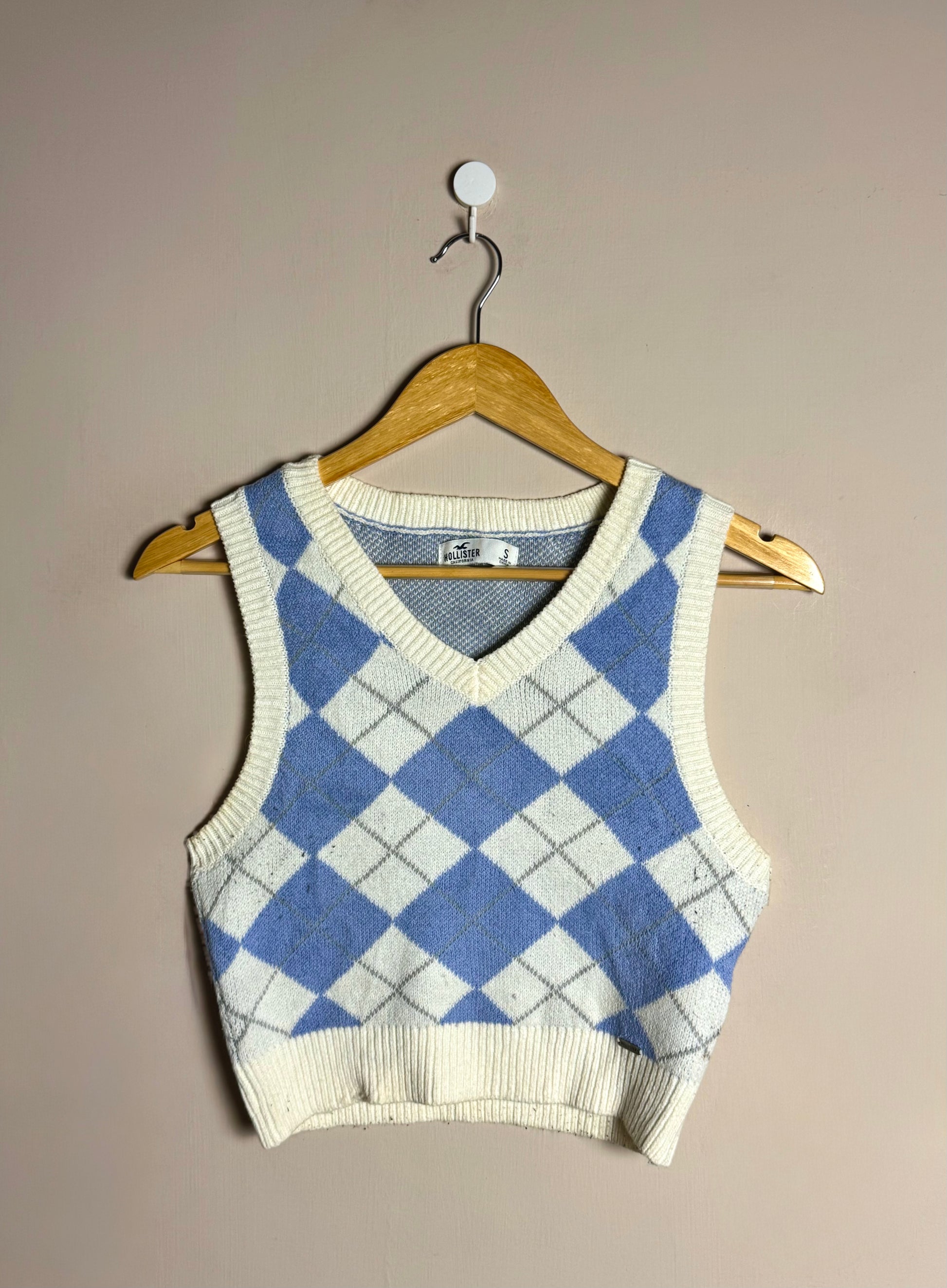 blue-white-argyle-crop-vest-86