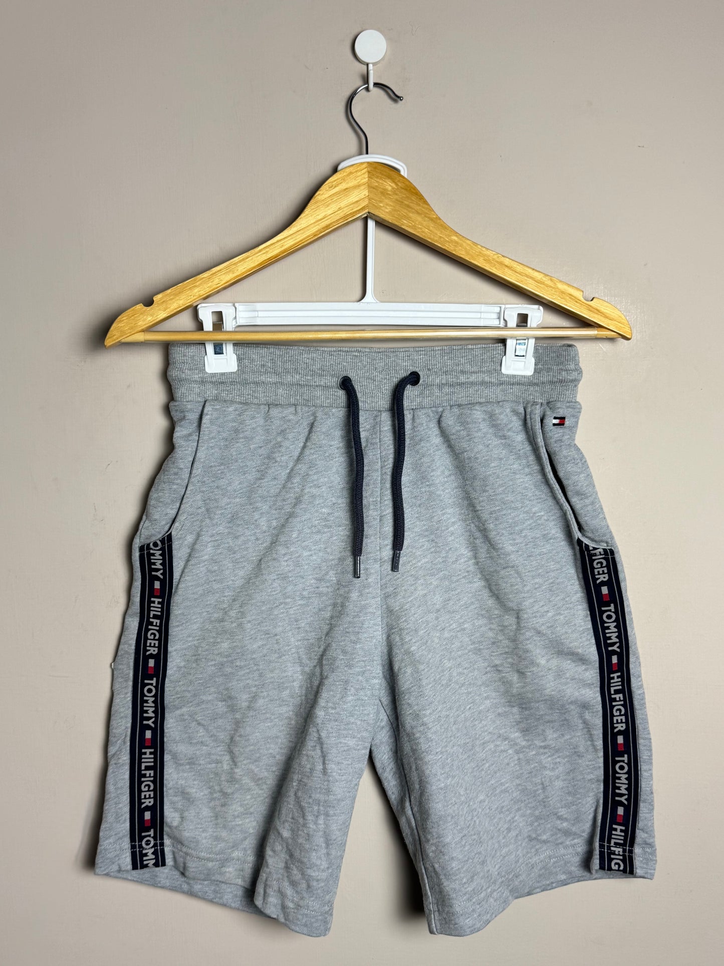 grey-tommy-hilfiger-drawstring-shorts-44