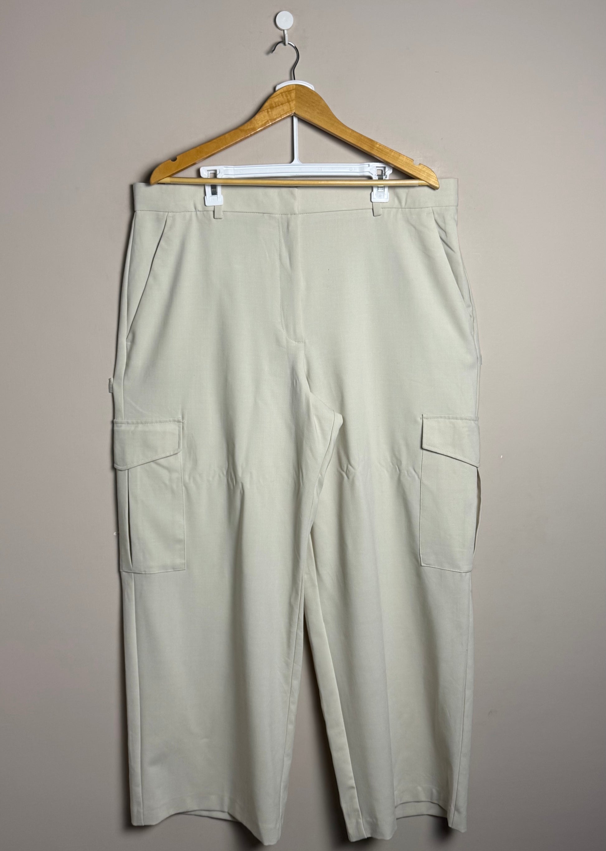 extra-large-beige-cargo-pants-l42-w40-96