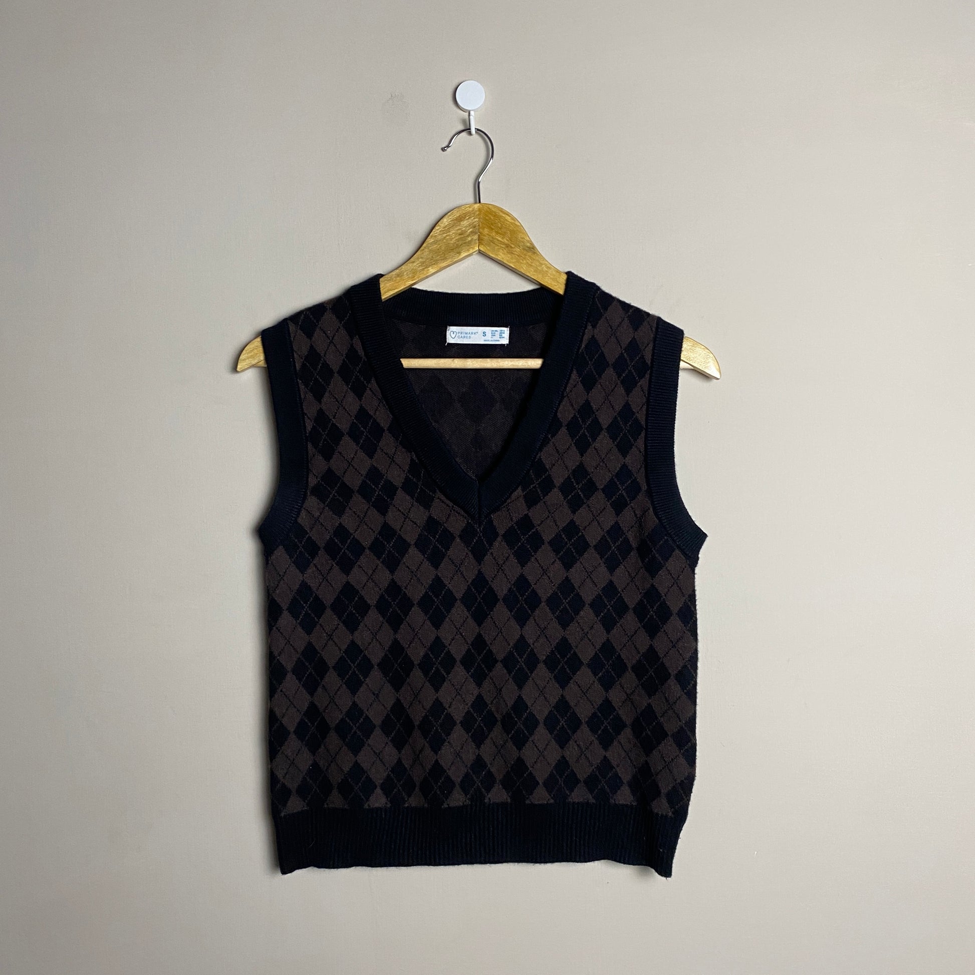 brown-argyle-sweater-vest-97