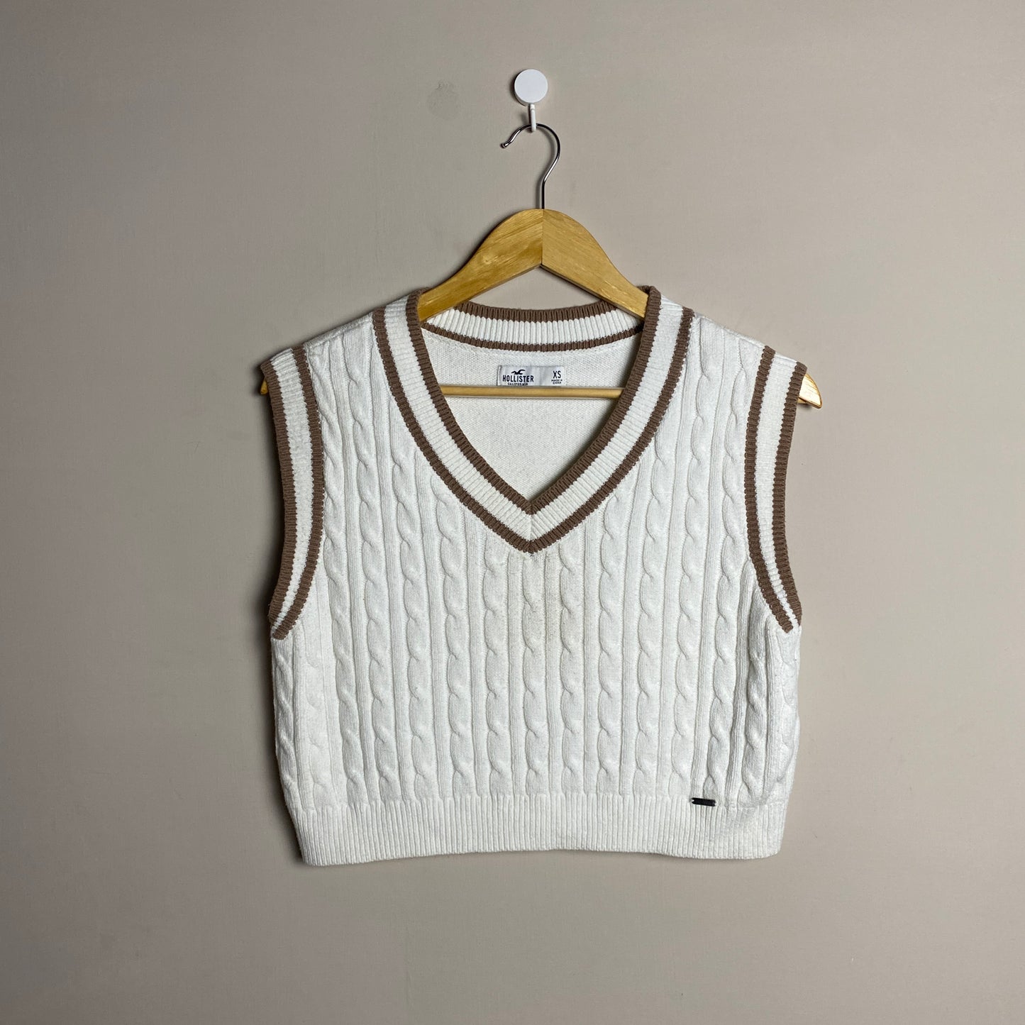 sleeveless-cable-knit-vest-117