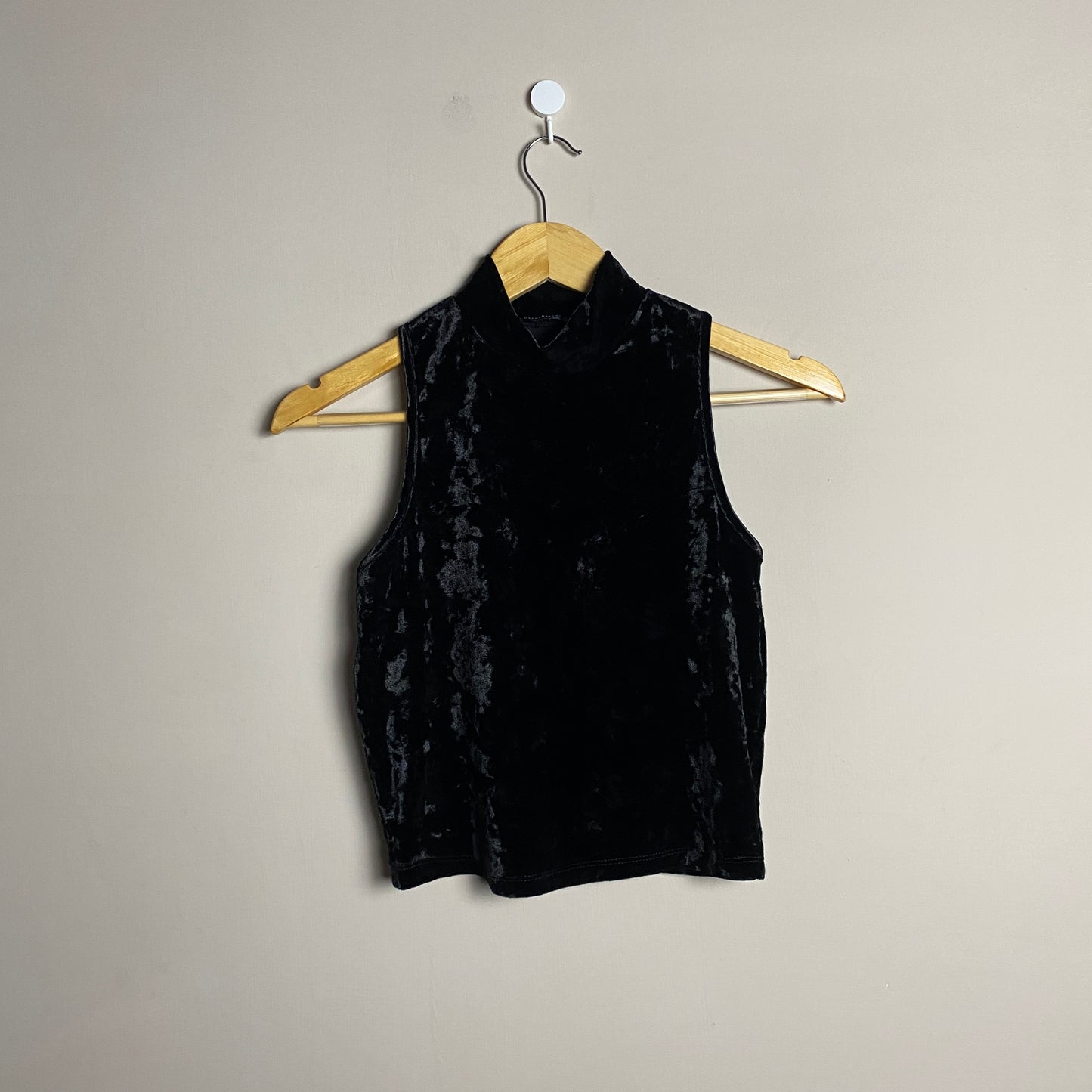 black-velvet-sleeveless-top-137