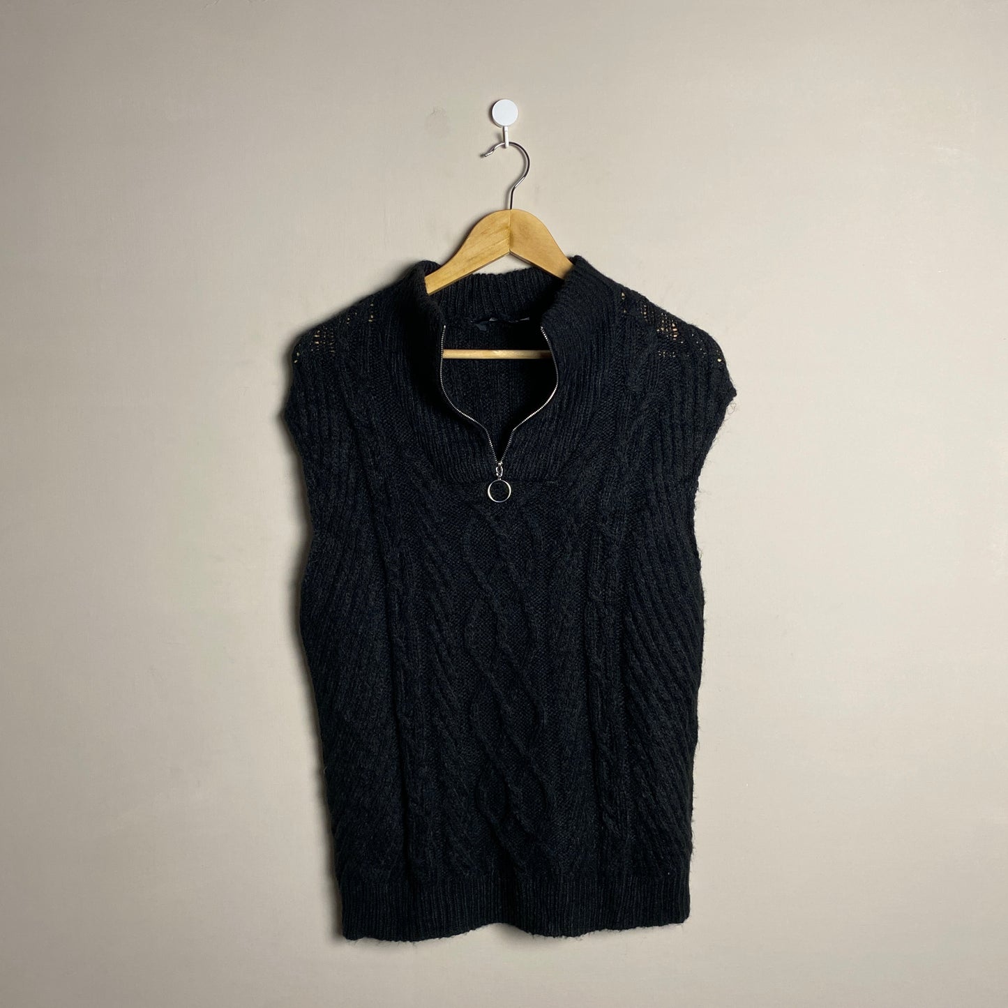 black-zipper-cableknit-sleeveless-top-138