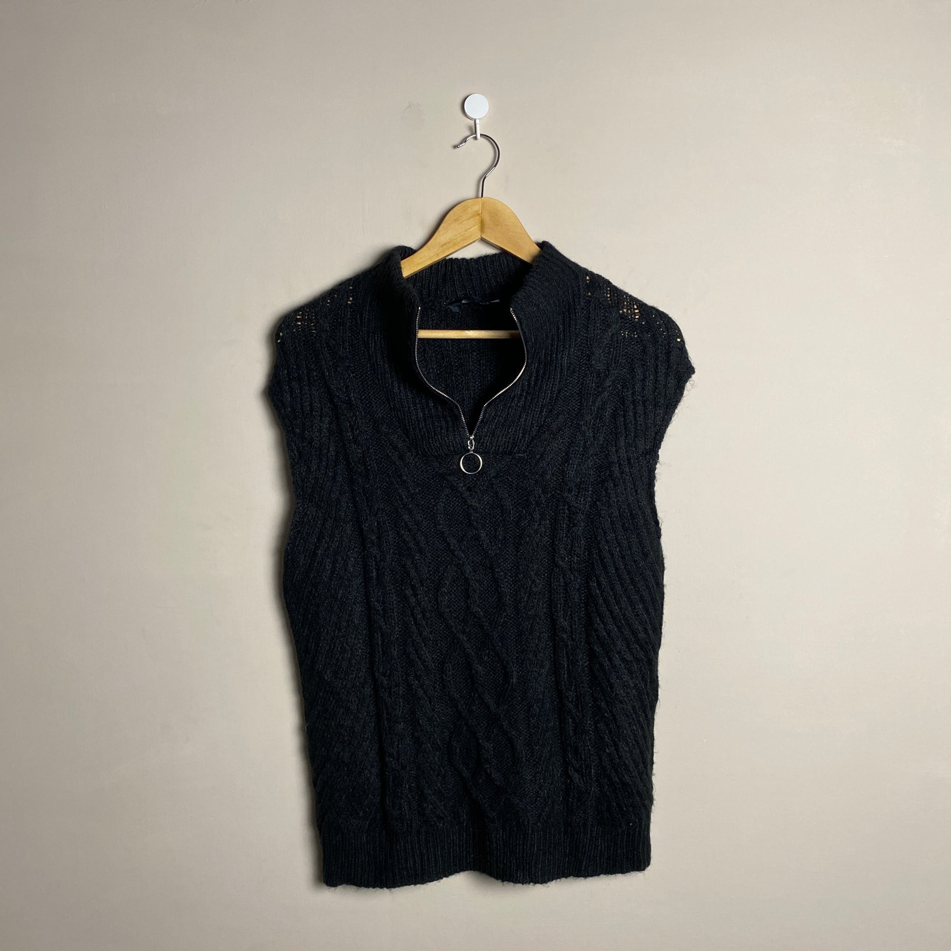 black-zipper-cableknit-sleeveless-top-138