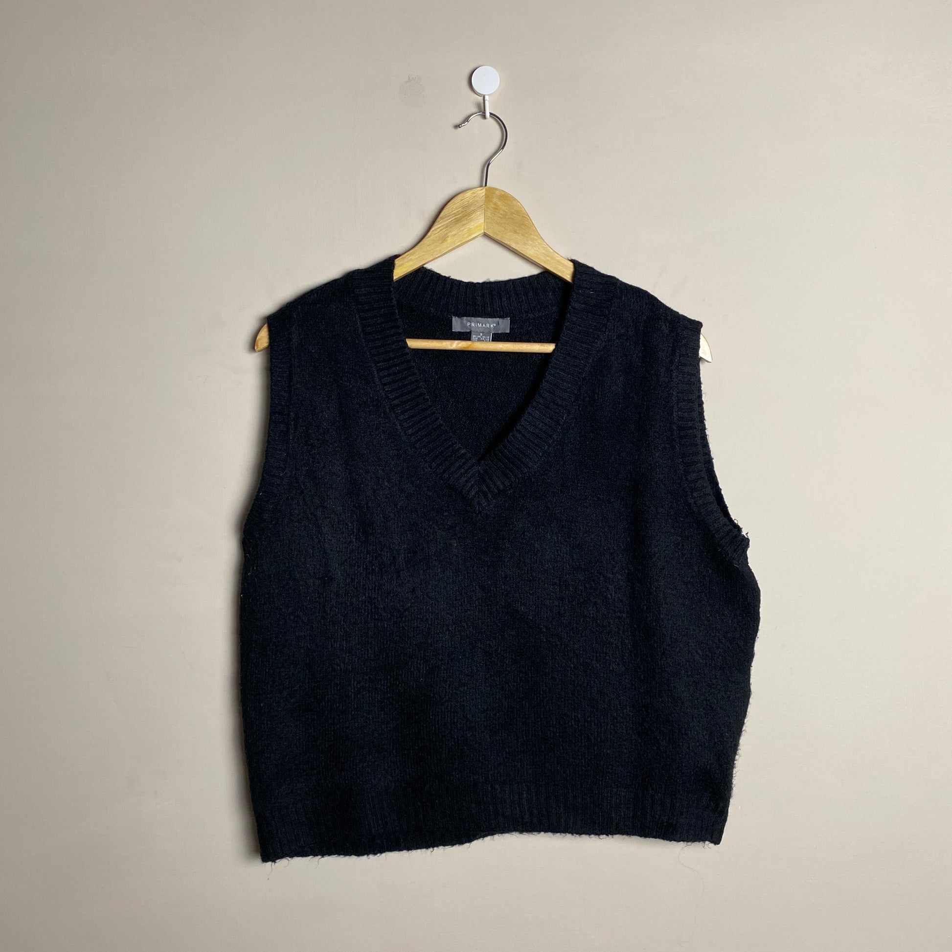 black-basic-sleeveless-sweater-127