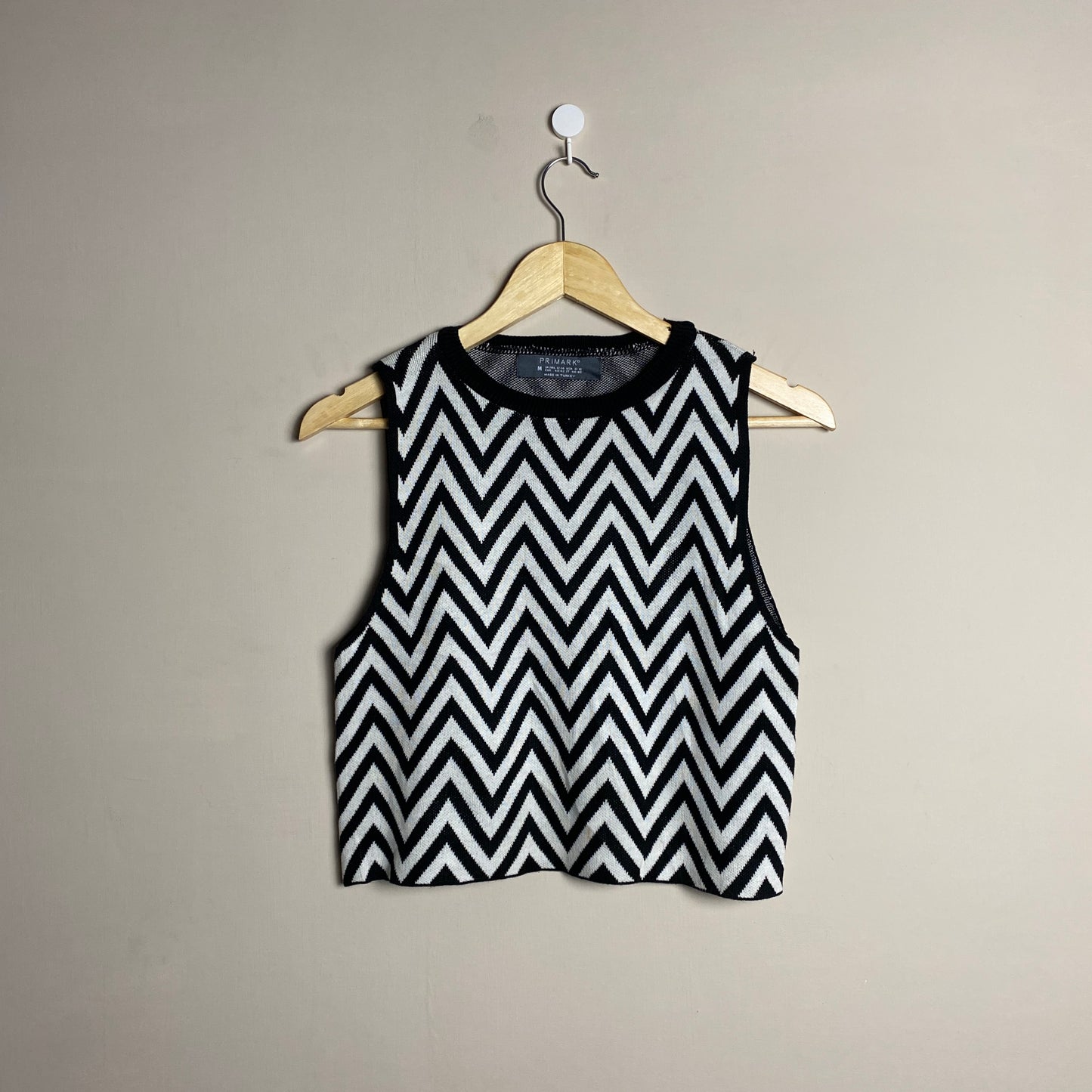 black-white-chevron-sleeveless-top-122